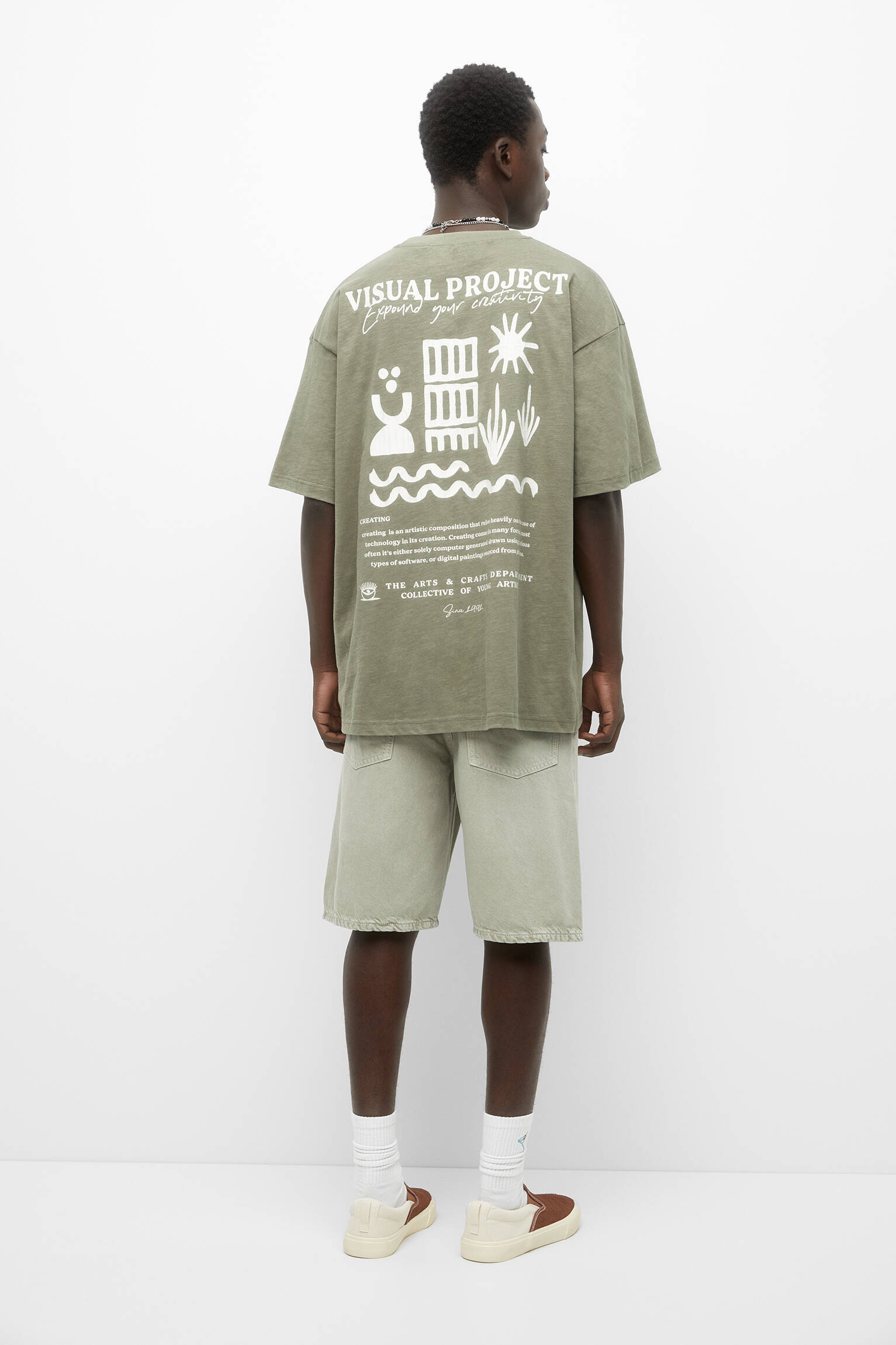 CAMISETA ESTRUTURADA DE MANGA CURTA COM TEXTO - CÁQUI