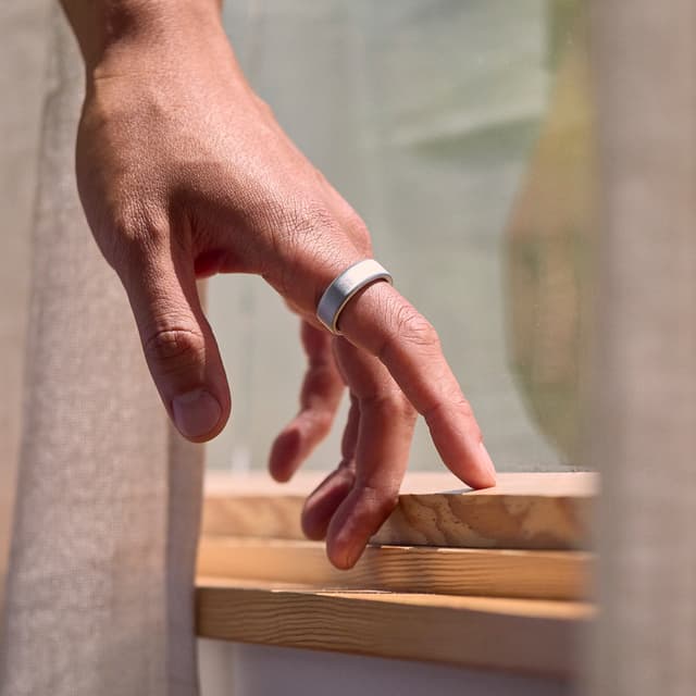Oura Ring 4 Smart Ring størrelse 8 (børstet sølv)