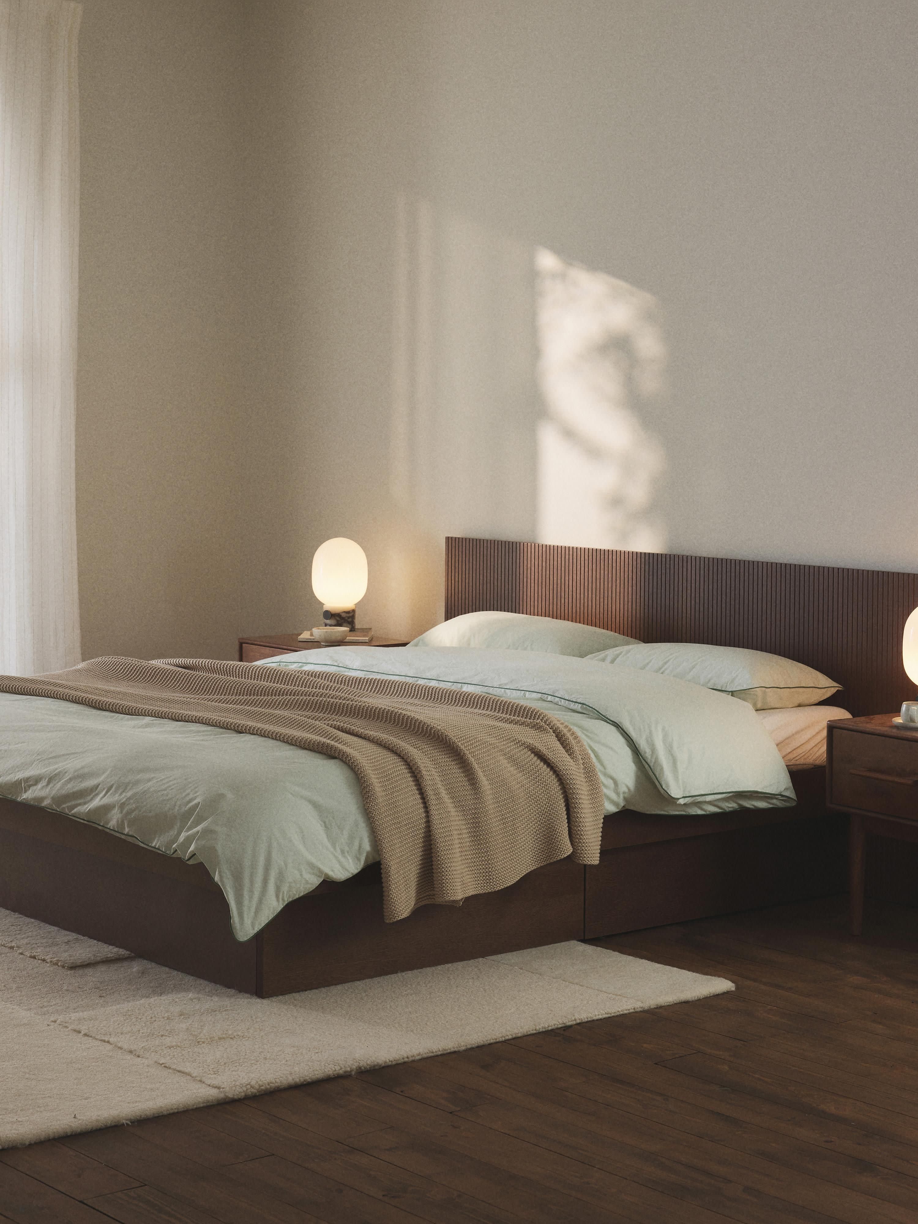 Houten bed Sato met lades en hoofdeinde
