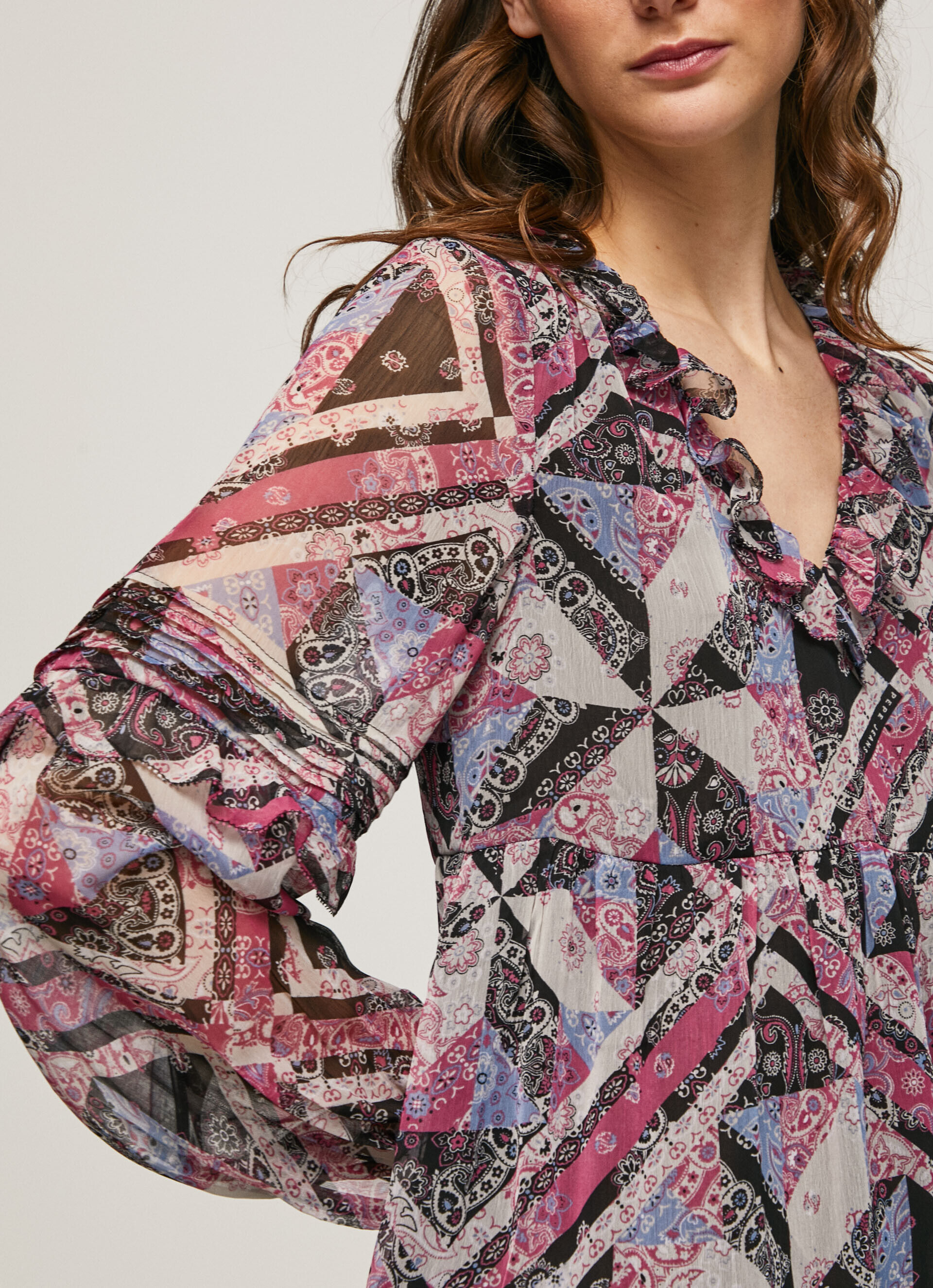 VESTIDO CURTO DE CORTE QUADRADO - multicolorido