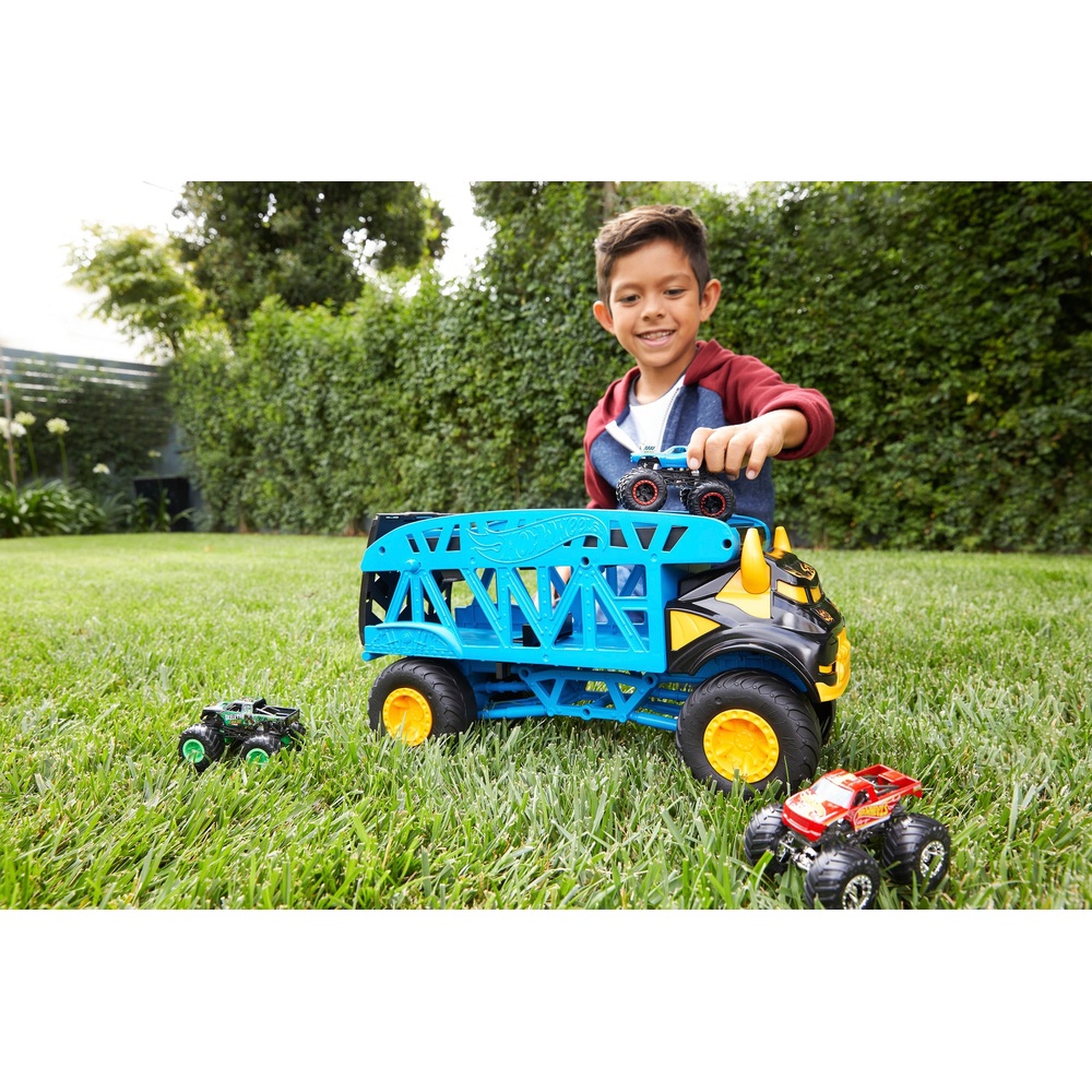 Hot Wheels Monster Mover und 3 Monster Trucks
