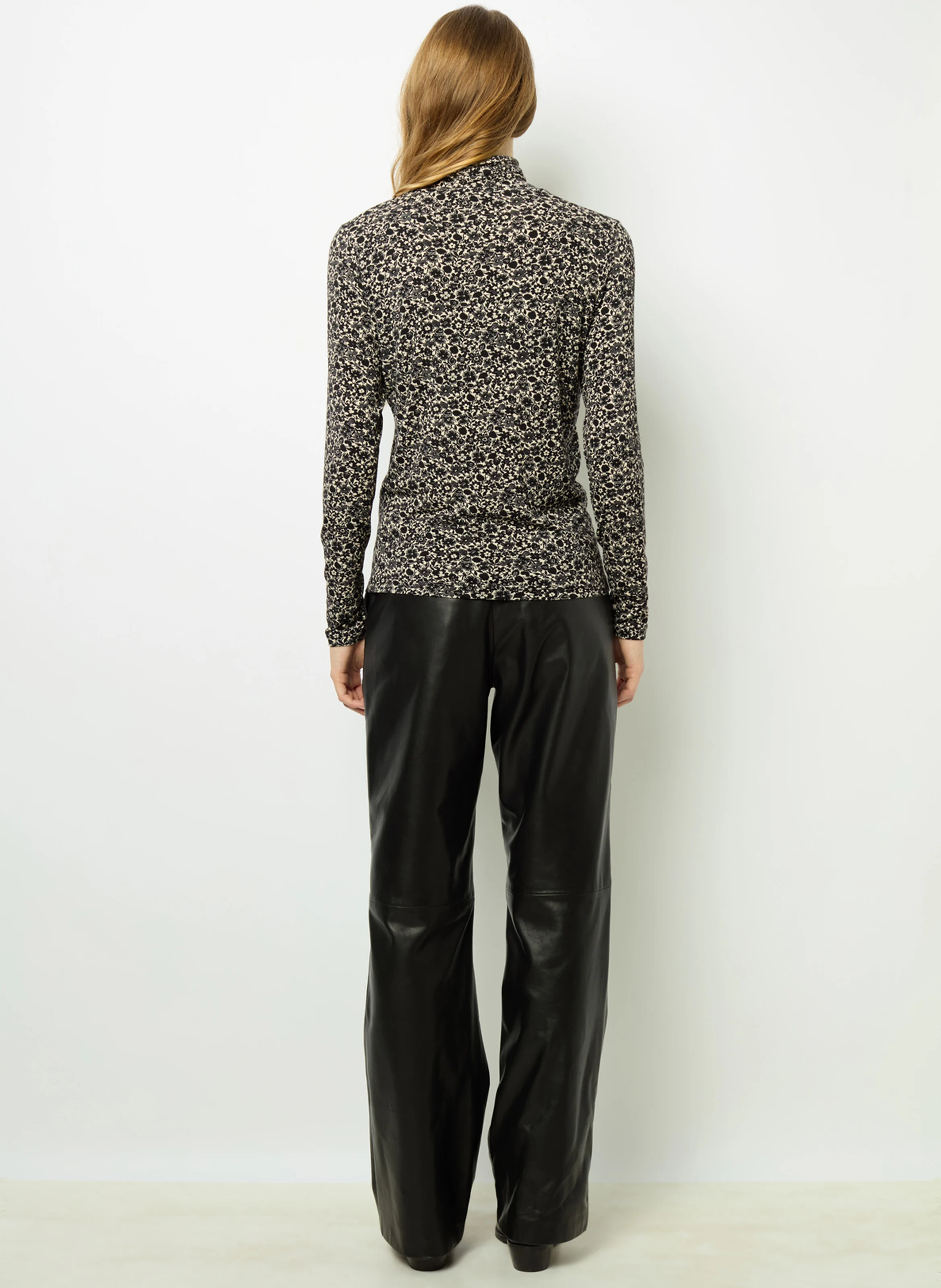 AURELIE - Tee-shirt col montant imprimé | Noir