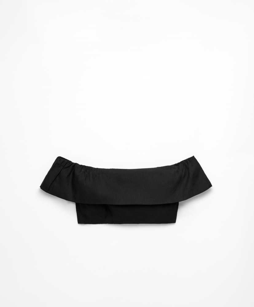Blusa de linho com ombros à mostra