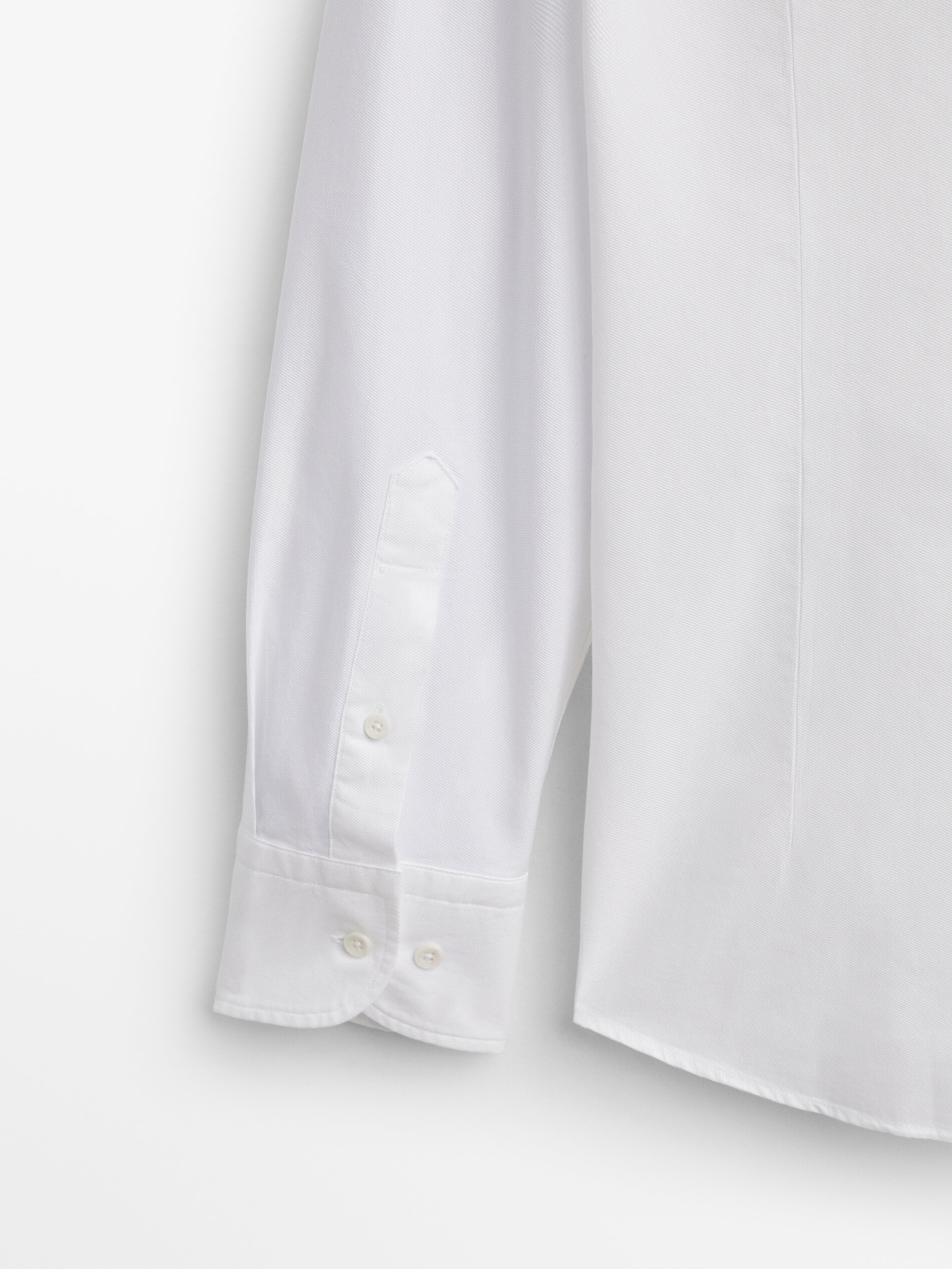 Camisa de algodão texturizado com modelagem slim fit - BRANCA