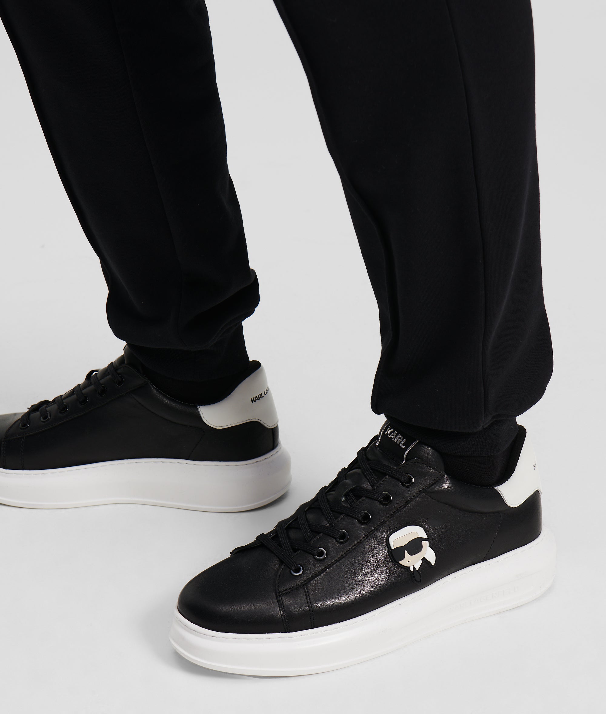 Ikon NFT kapri-sneakers