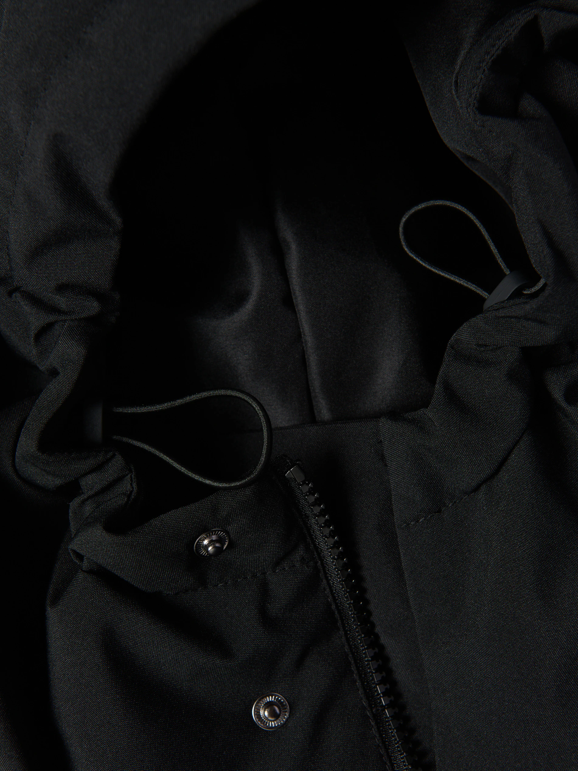Schlichte Jacke mit Kapuze
