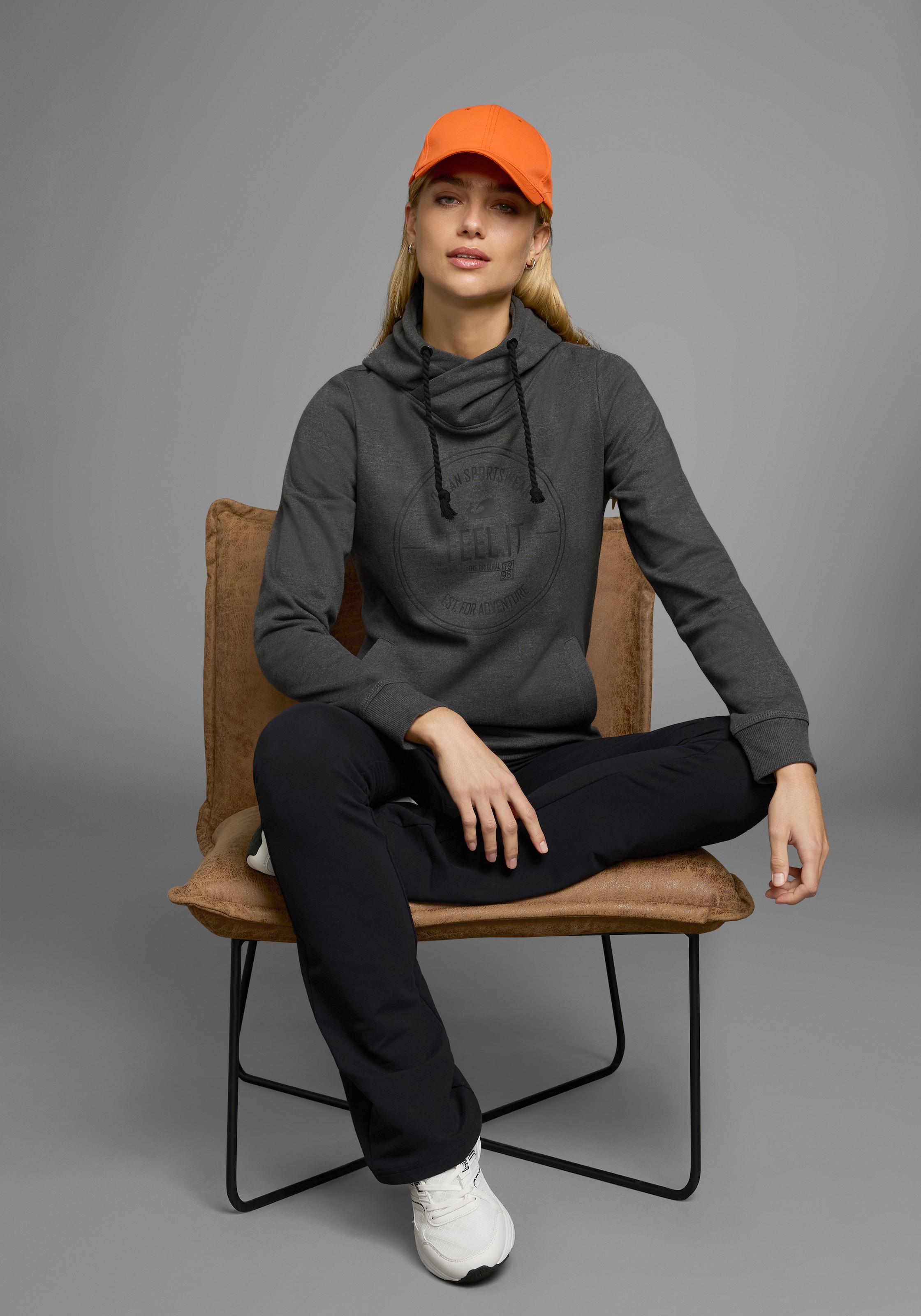 Ocean Sportswear Kapuzensweatshirt »Essentials Sweatshirt«, Langarm,  figurbetonter Schnitt,  unifarben