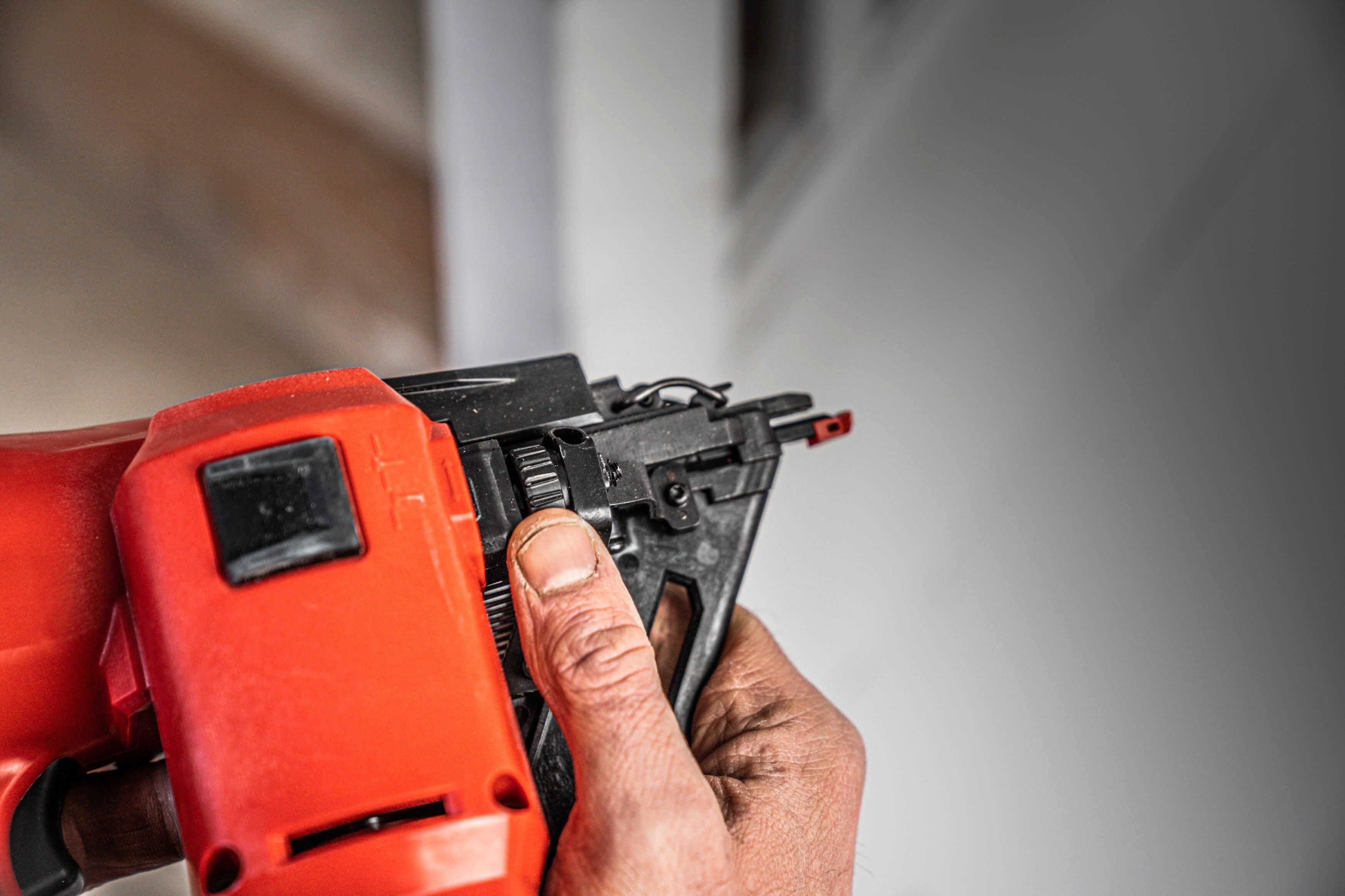 Milwaukee M18 FUEL™ FN16GA-202X Accu Afwerktacker 16Ga 18V 2.0Ah in HD-Box - 4933478092