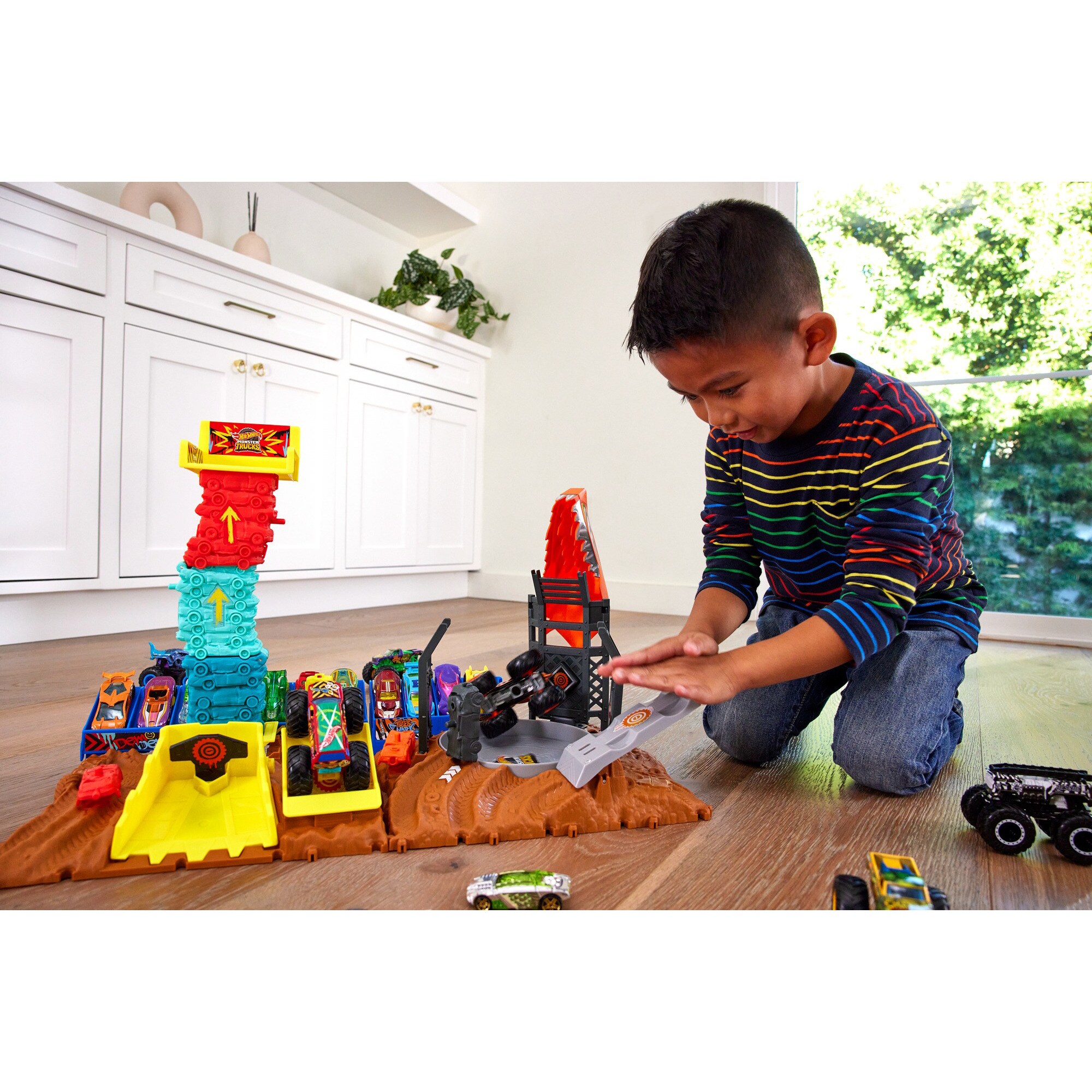 Mattel Rennbahn Monster Trucks Arena World: Semi-Finals Asst - Tiger Shark's Spin Out Frenzy
