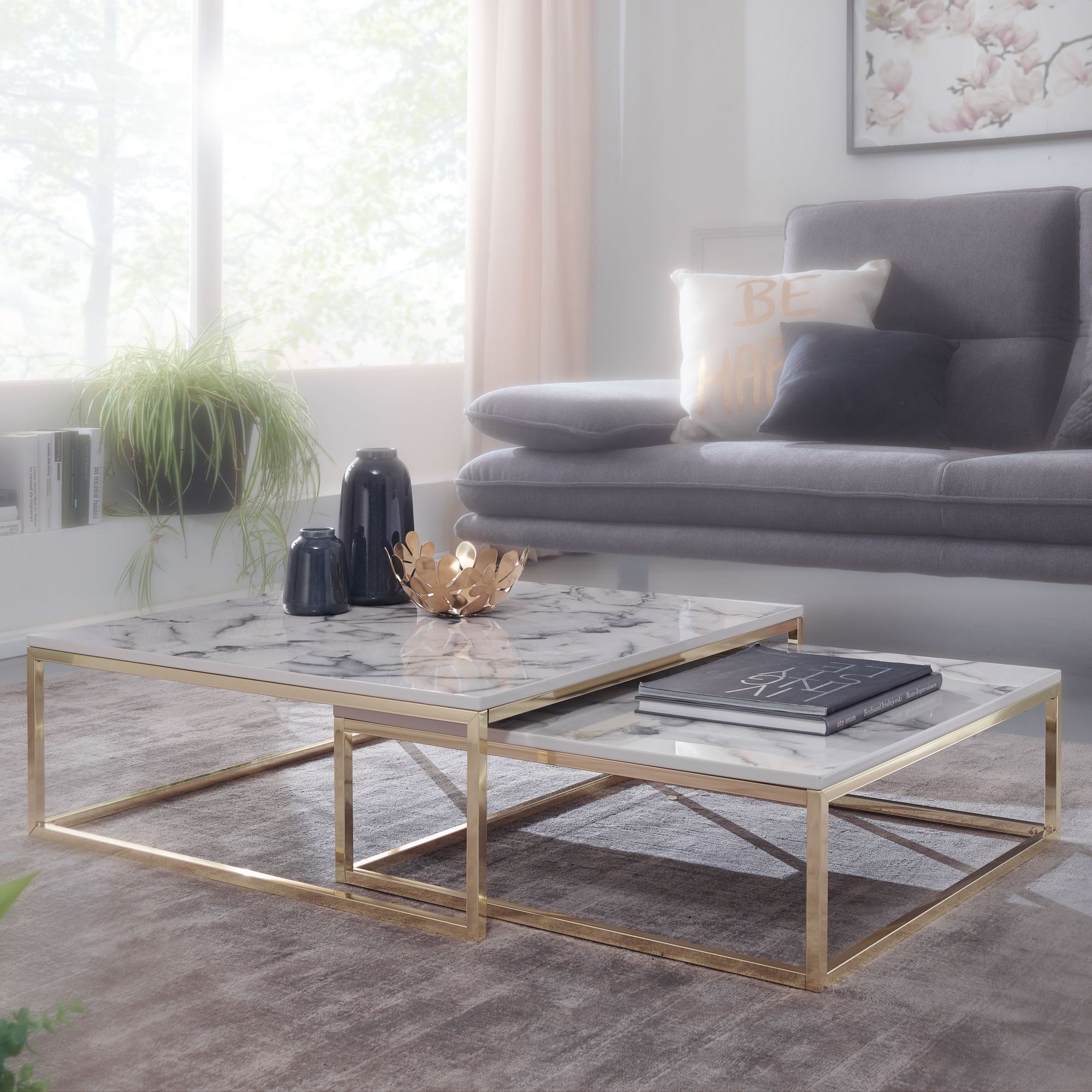 KADIMA DESIGN MARMIX Couchtische 2er Set: Quadratisch, Marmoroptik, Metallgestell, 22-27 cm Höhe, leicht zu reinigen.