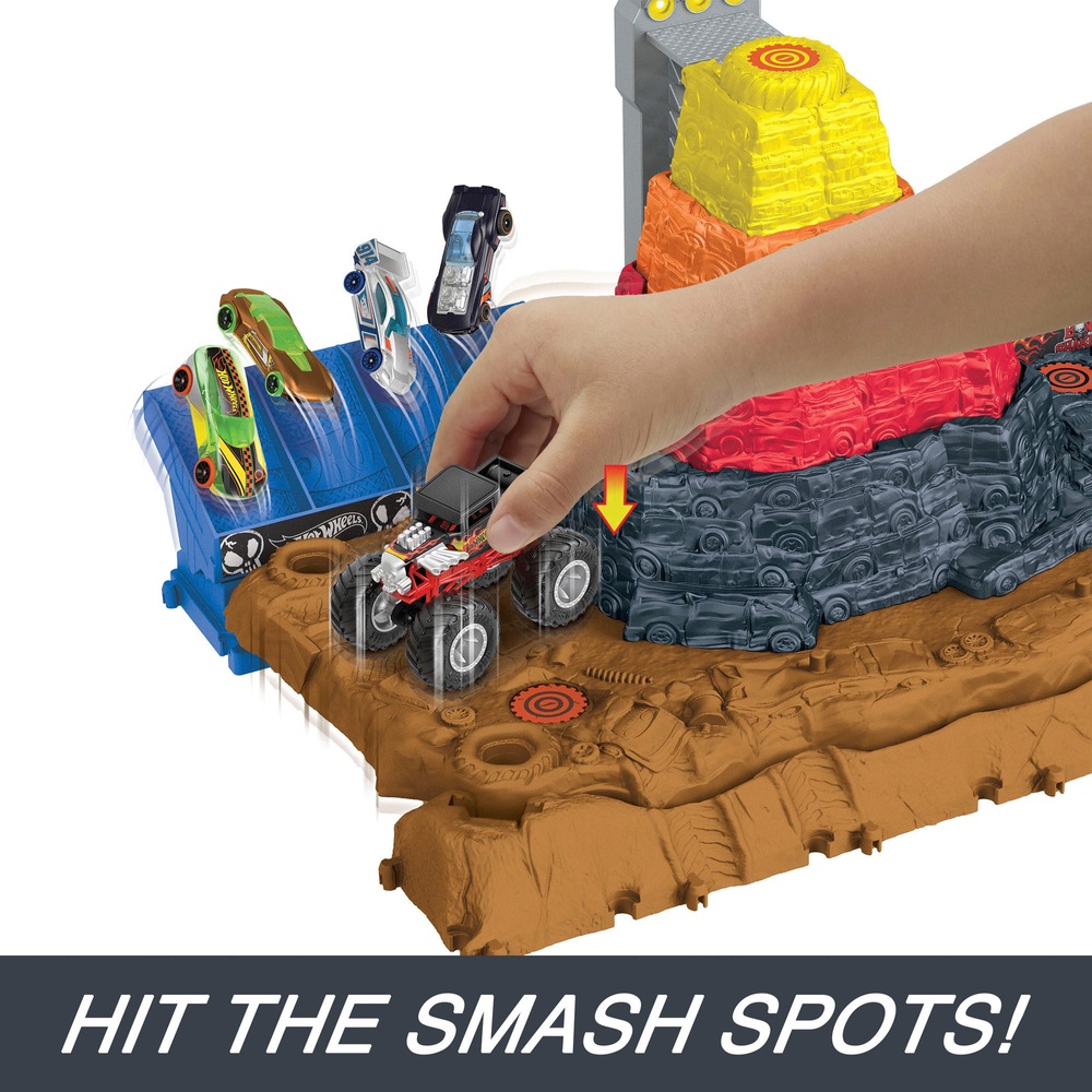 Hot Wheels Monster Trucks - Bone Shaker Ultimate Crush Yard Set