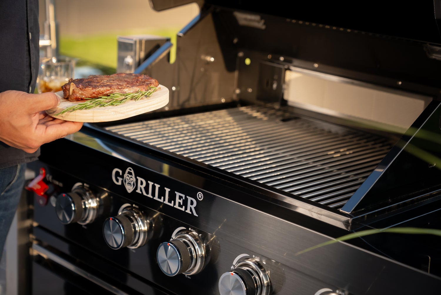 GORILLER GrillMaster 130x58x90 4-pits + zijbrander + achterbrander (incl. draaispit en binnenverlichting)