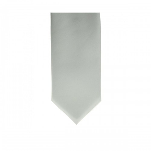 Traje formal branco para competições equestres.