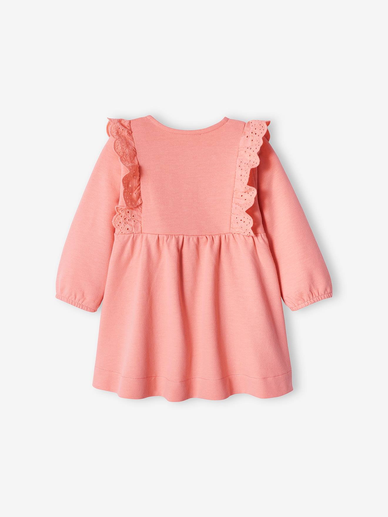 Vestido de pelúcia coral para bebê com babados bordados à inglesa.
