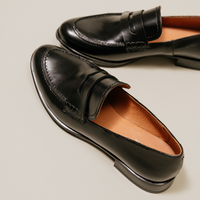 Mocassins à bouts ronds  en cuir noir