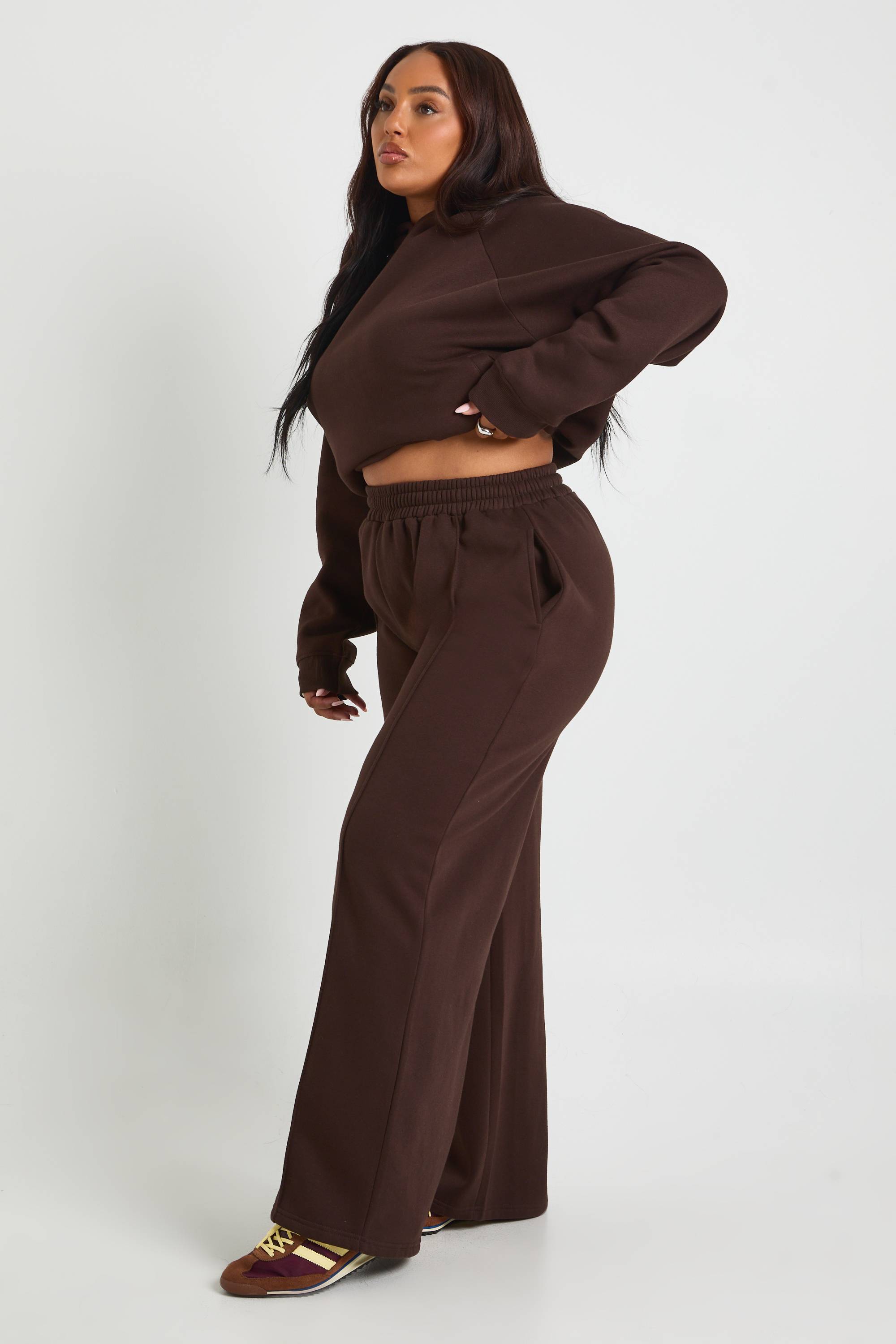 boohoo Plus Core Basique Jogger à jambe droite avec détail pintuck