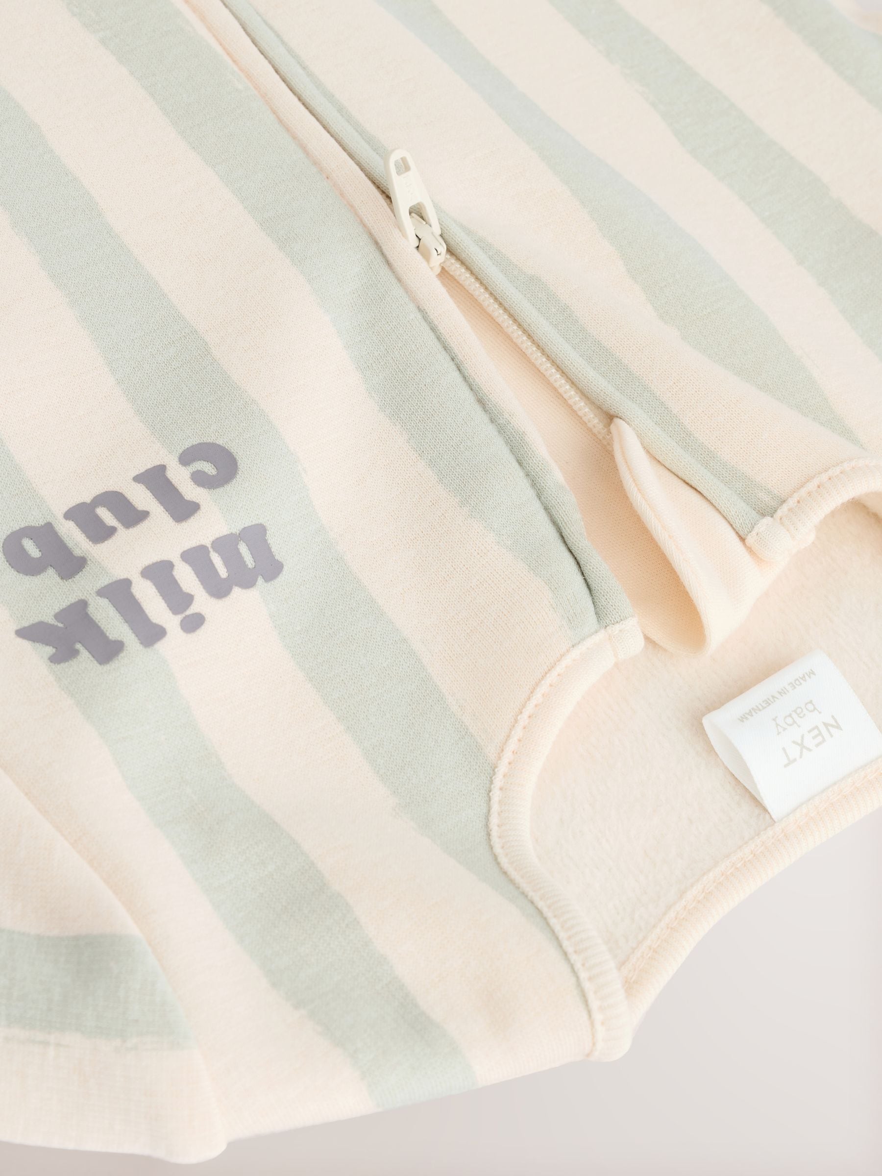 Sage Green Milk Club - Babypyjama met fleecevoering