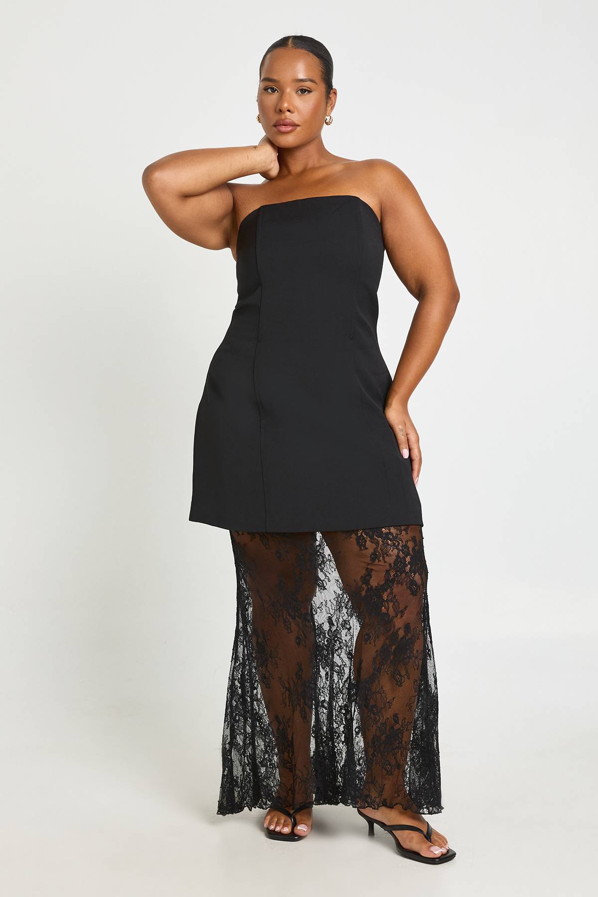 boohoo Robe Maxi Grande Taille Structurée En Dentelle