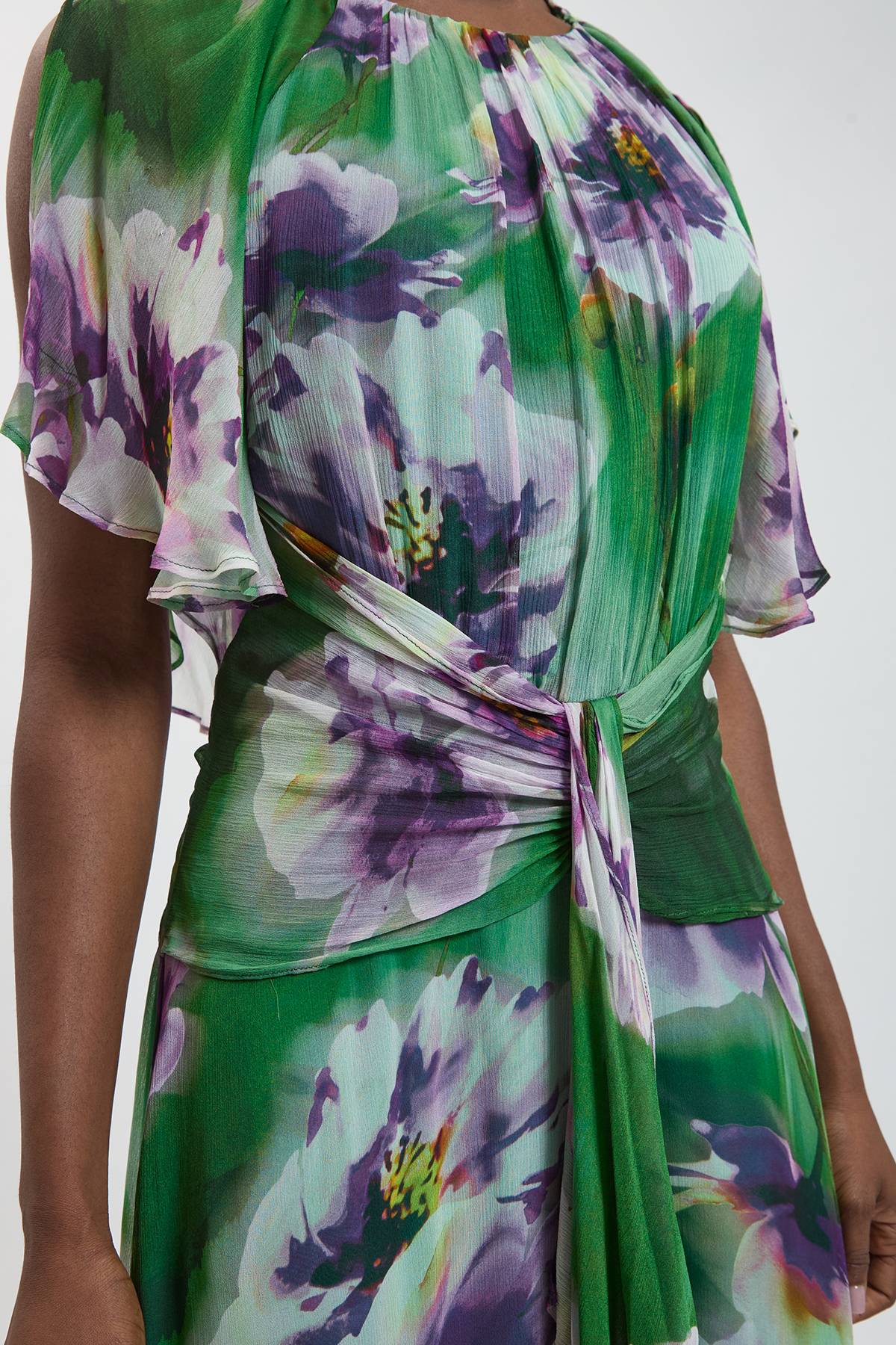 KarenMillen Robe Maxi Fluide À Imprimé Floral En Viscose Georgette Avec Manches Cape Et Volants