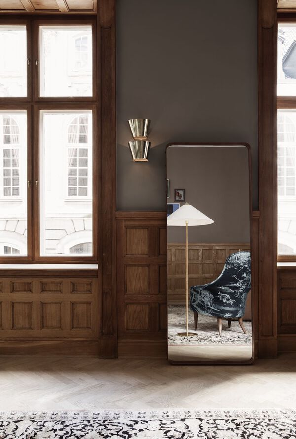 Gubi 9464 Wall lamp - Brass base Guld