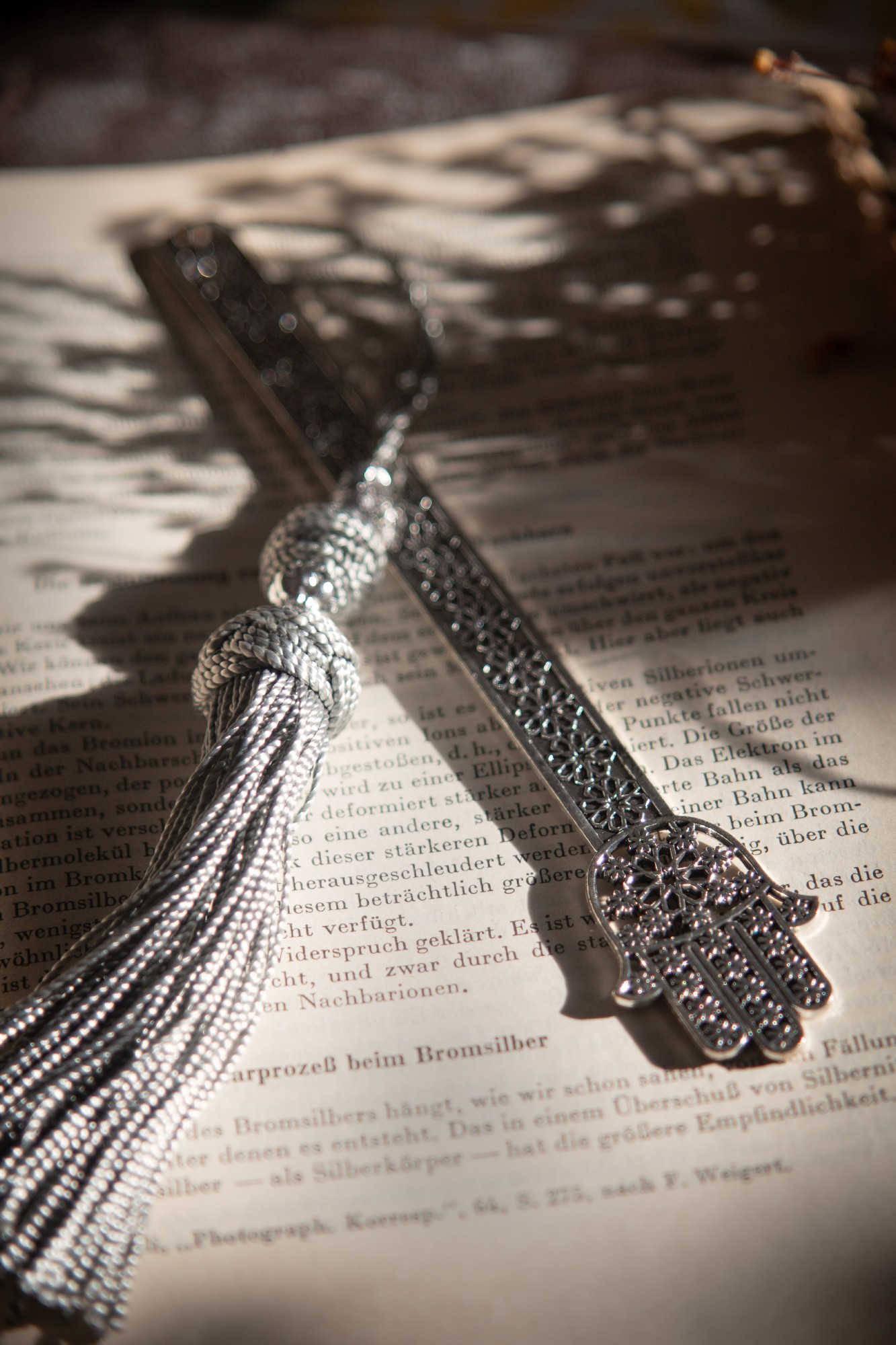 Lesezeichen 'Fatima' mit Troddel, grau, L 18 cm, B 3 cm günstig bestellen