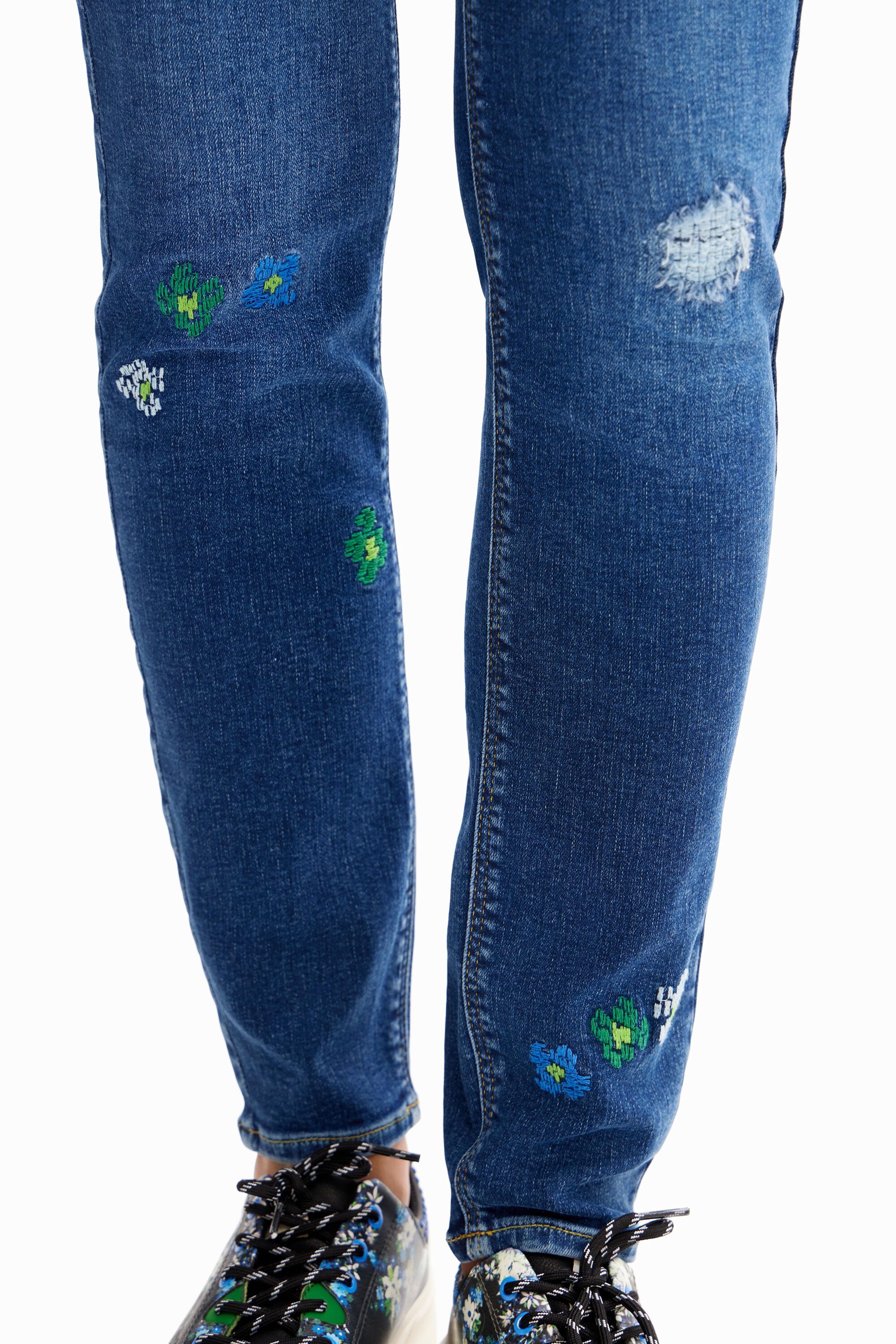 Calça jeans skinny push-up bordada