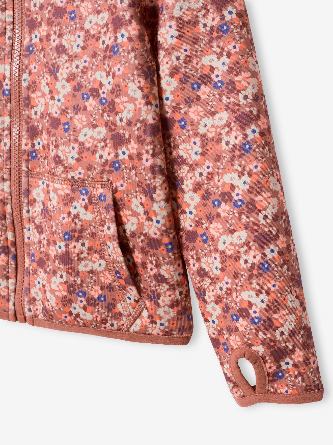 Conjunto de moletom com zíper e estampa floral, confeccionado em tecido técnico rosa estampado.
