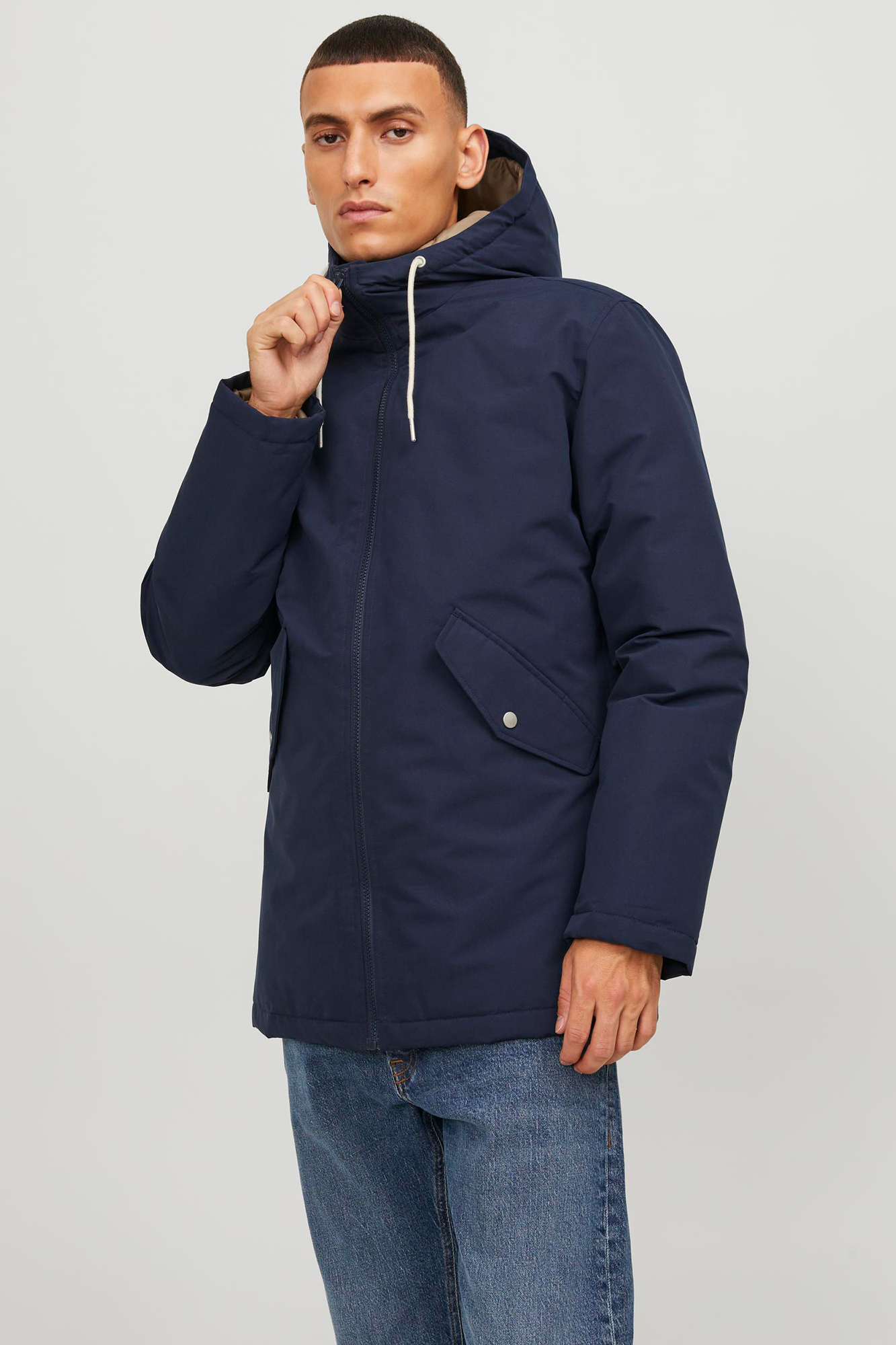 Parka com capuz ajustável