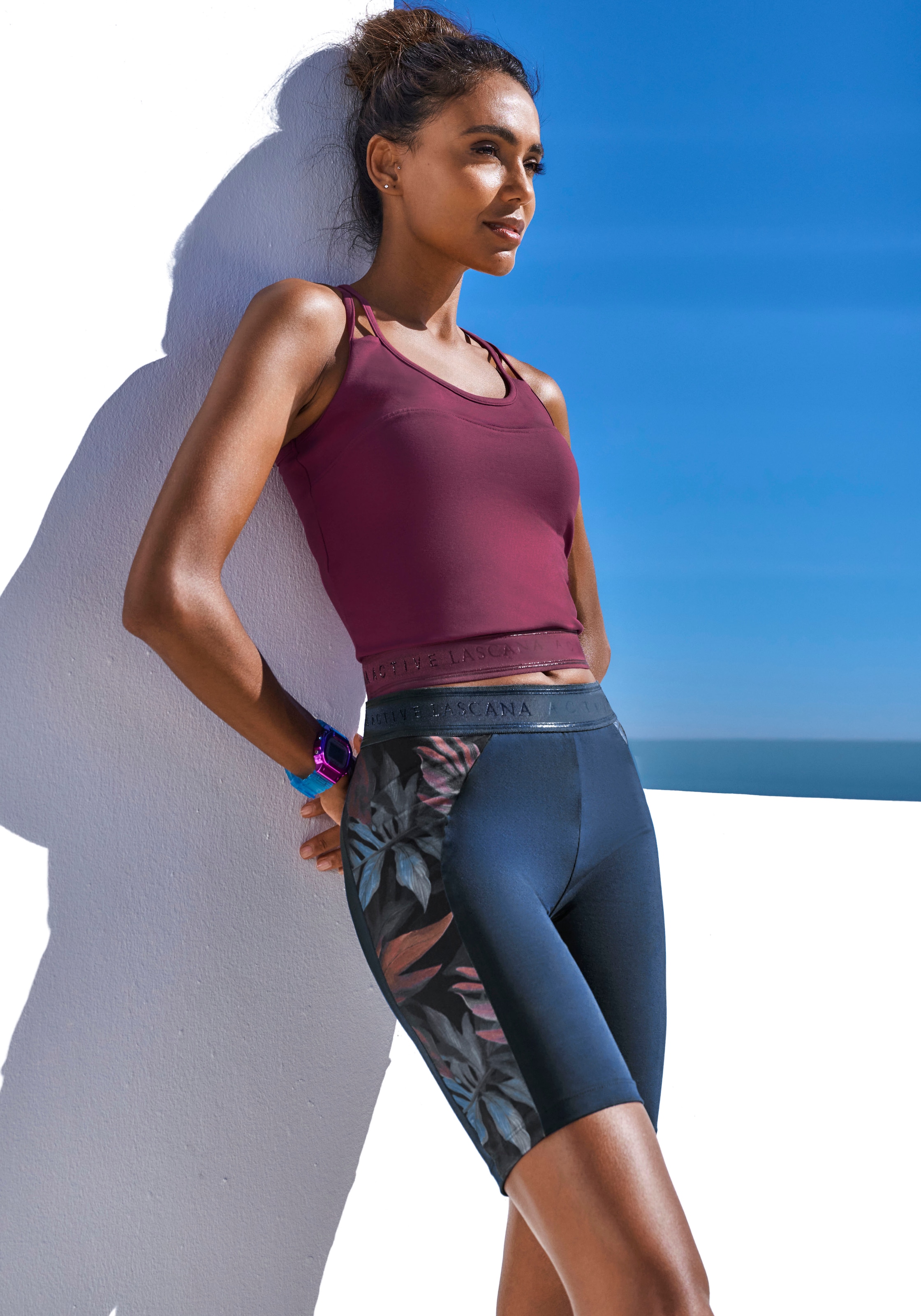 LASCANA ACTIVE Shorts  mit floralen Einsätzen