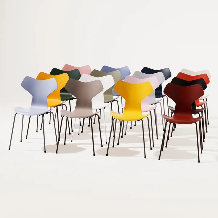 Fritz Hansen - Grand Prix Stuhl, schwarz / Esche schwarz gefärbt