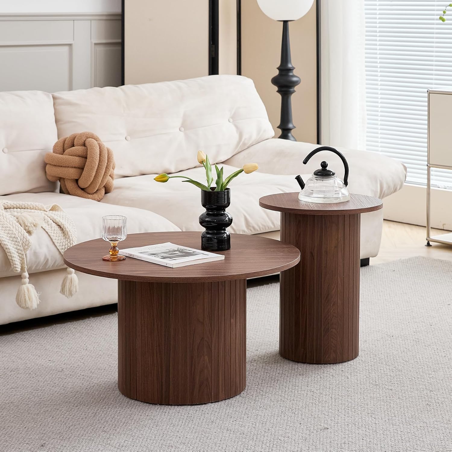 2er-Set runder Couchtische, Modernes Geriffeltes Trommel-Couchtisch-Set für Wohnzimmer, Schlafzimmer, Balkon und Büro (Walnuss (Holzmaserung))