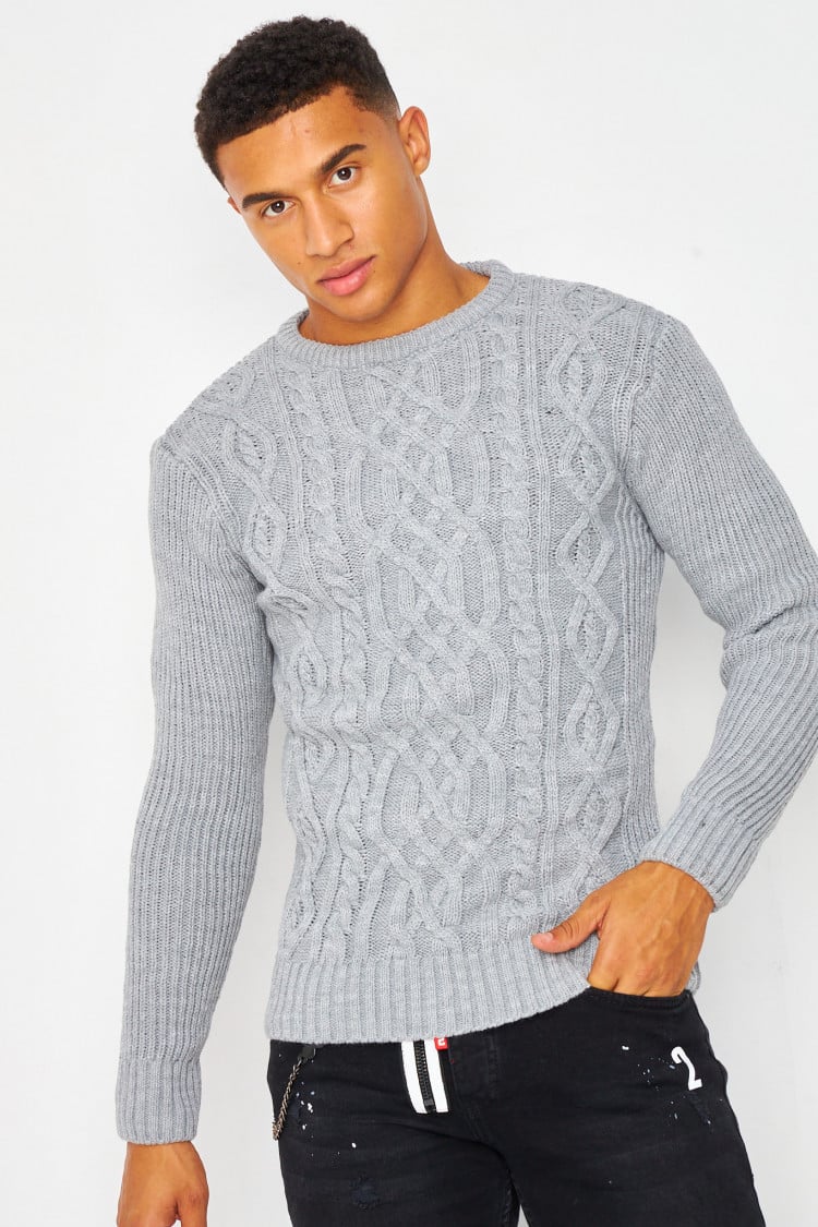 Pull gris col rond en maille torsadée