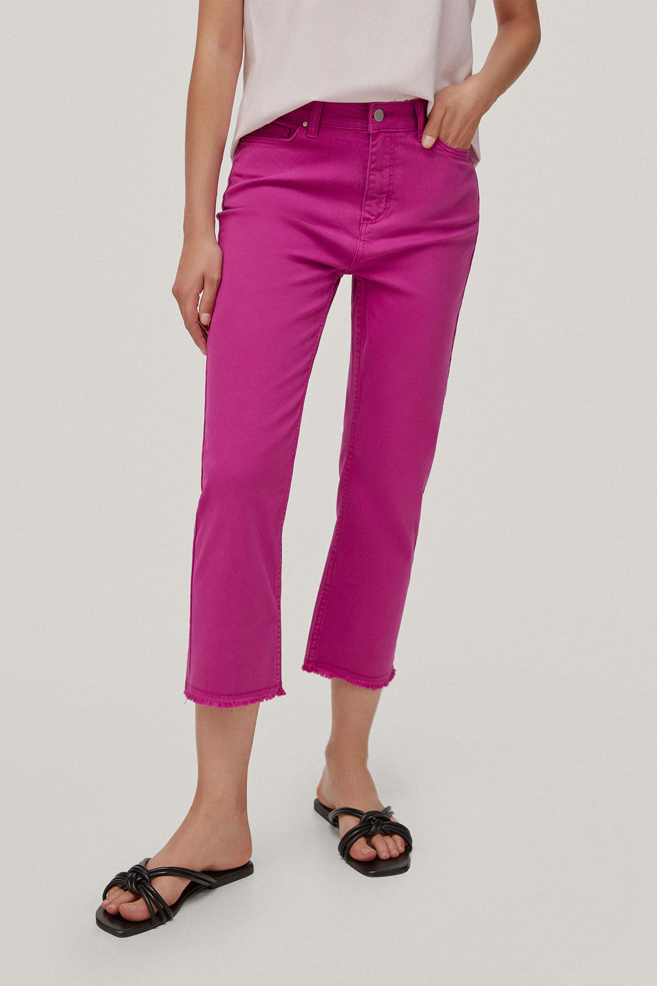 Calça jeans Capri de corte reto com 5 bolsos - Roxa