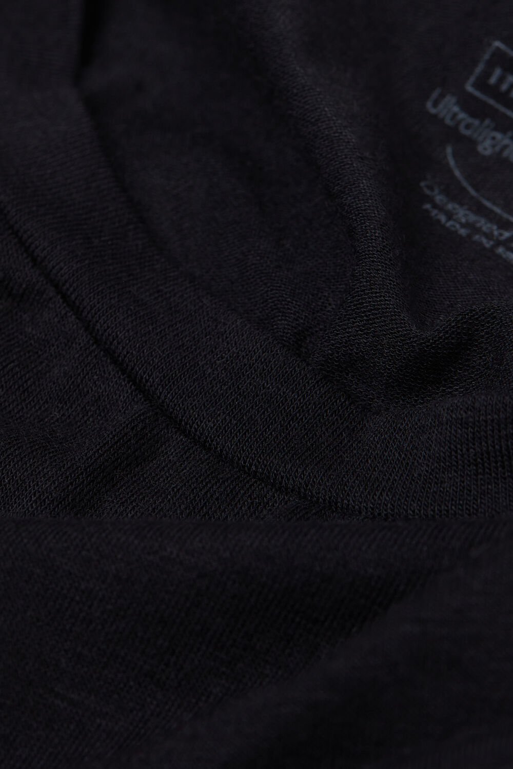 Blusa de manga comprida com decote redondo em modal ultraleve com cashmere.