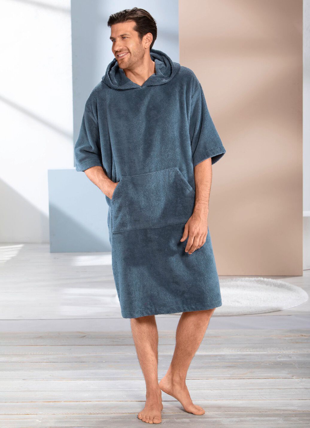 Poncho mit Kängurutasche