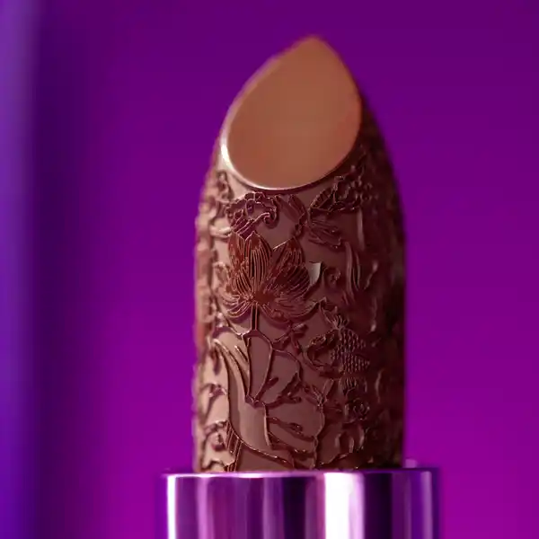 In the bloom'light satin lipstick 01 Kisses At Midnight