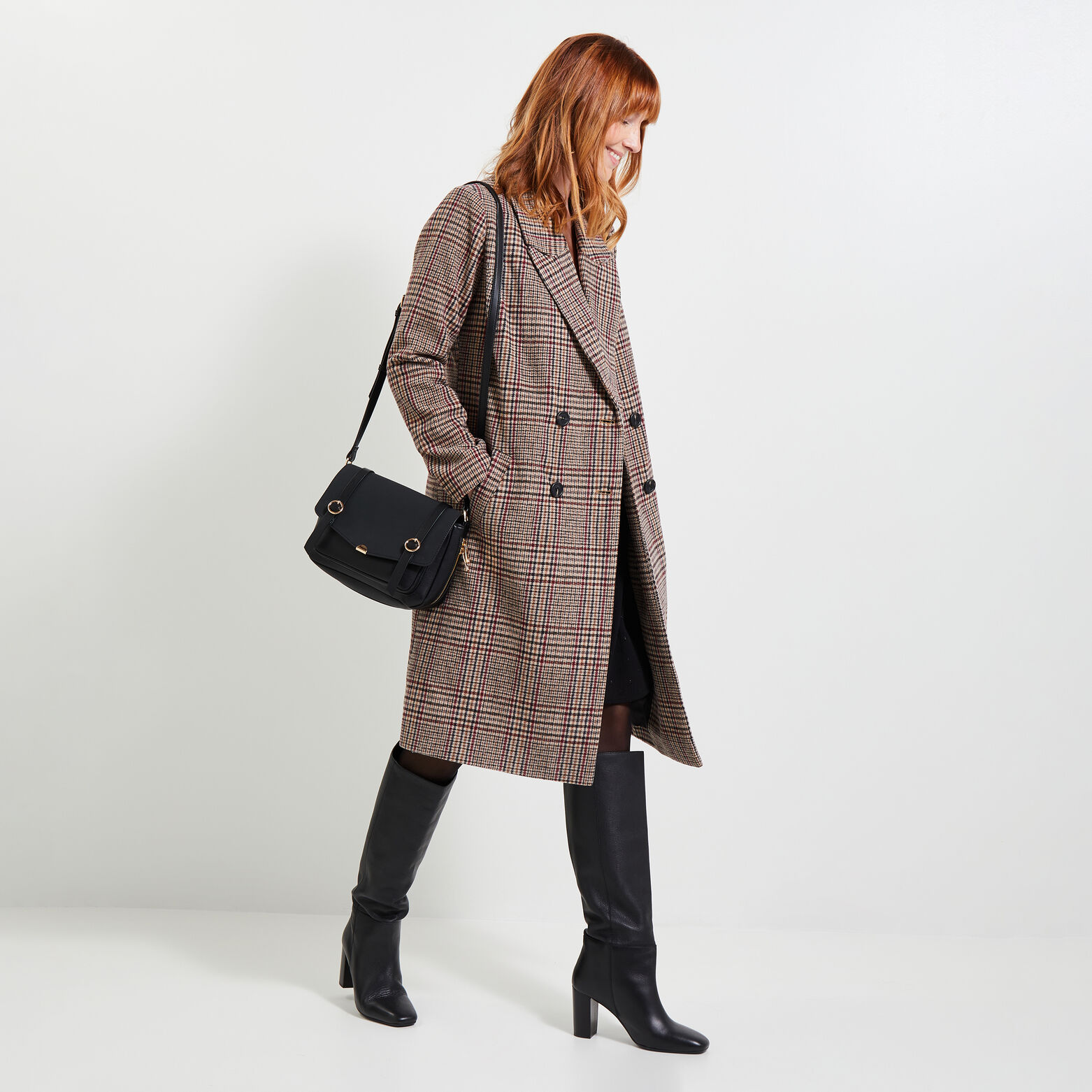 Manteau par-dessus femme