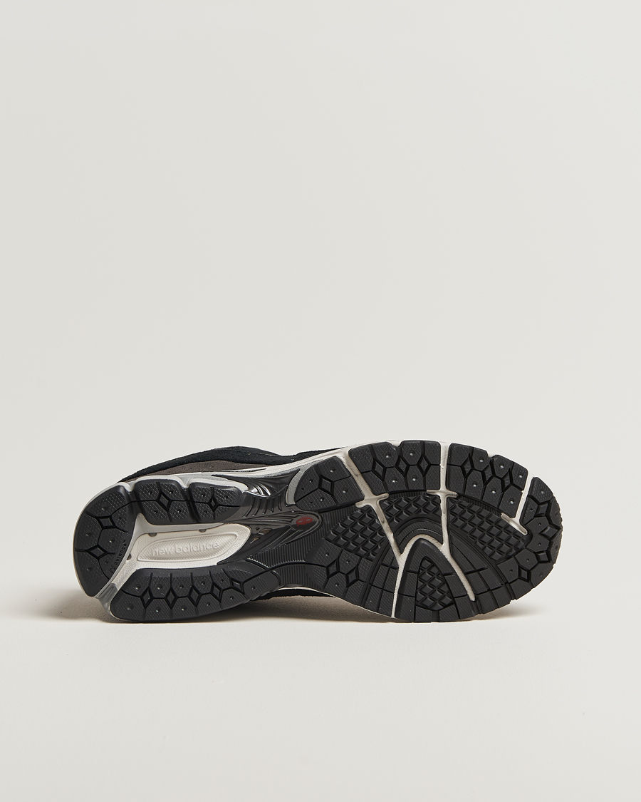 New Balance 2002R Sneakers Black
