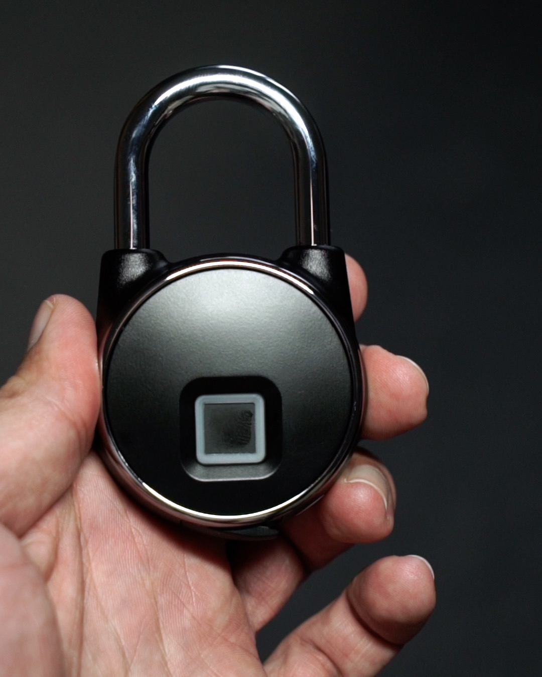 Fingerabdruck Bluetooth Vorhängeschloss für Schlüssellosen Betrieb mit Bügel (IP66) - Schwarz