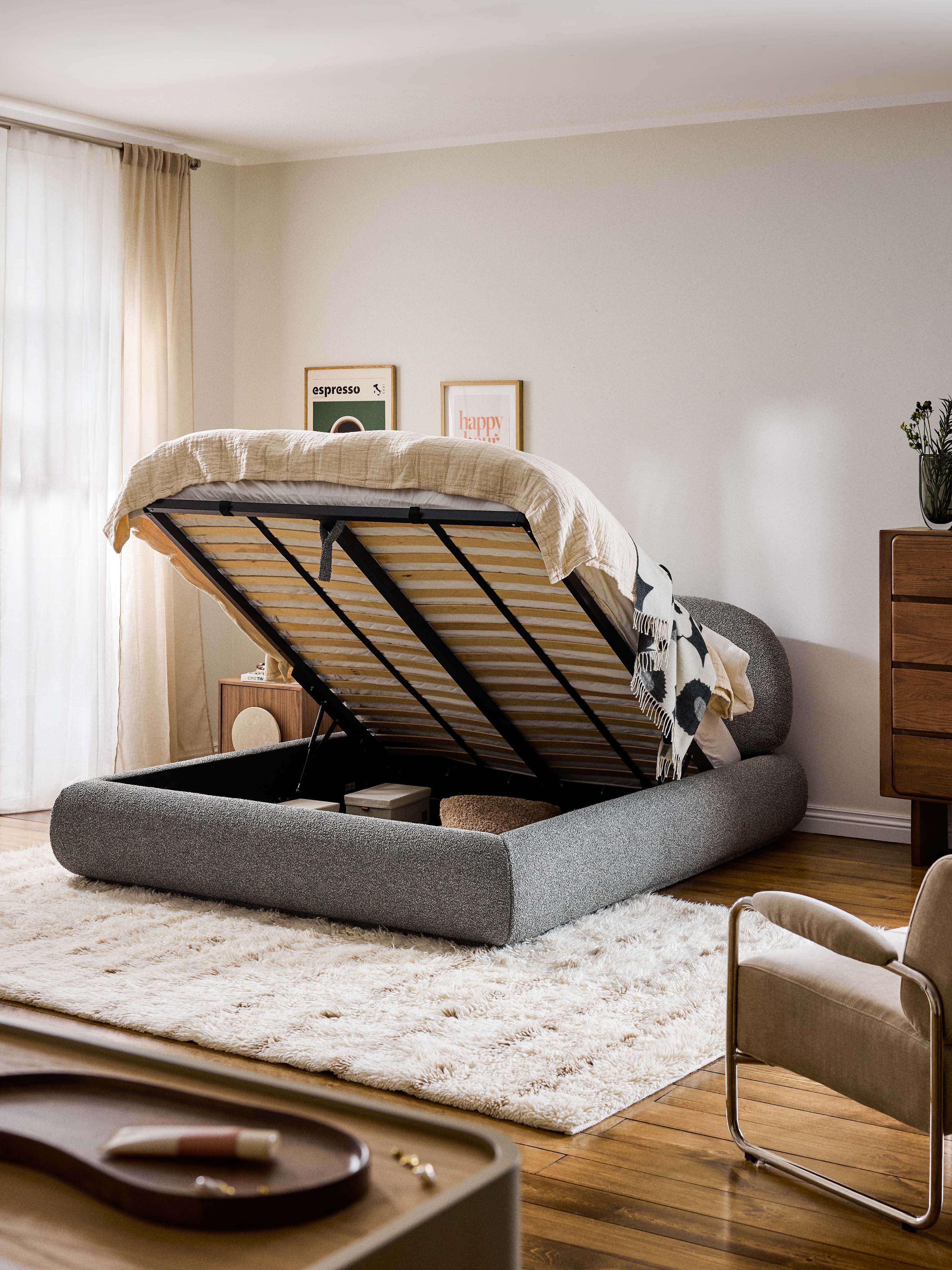 Bouclé gestoffeerd bed Alba met opbergruimte