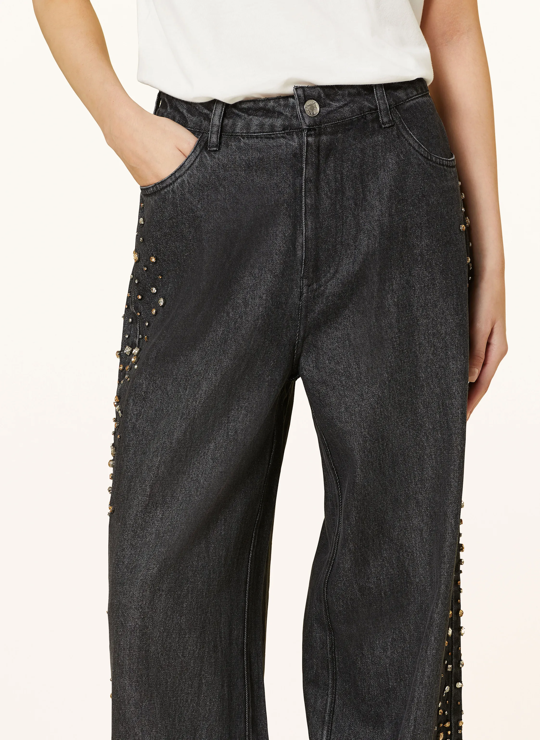 SANDRO Jeans mit Schmucksteinen