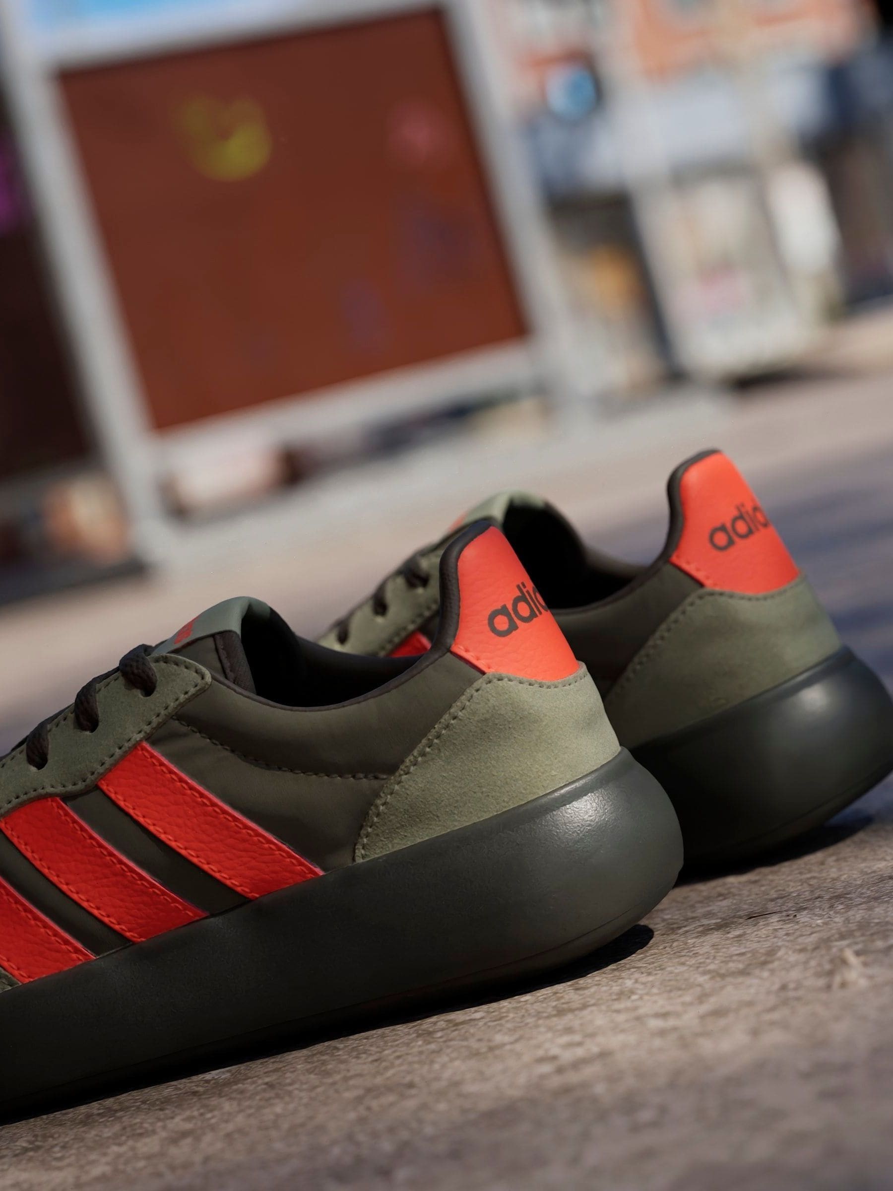 Kaki/oranje - adidas Barreda Decode vetersneakers voor junioren