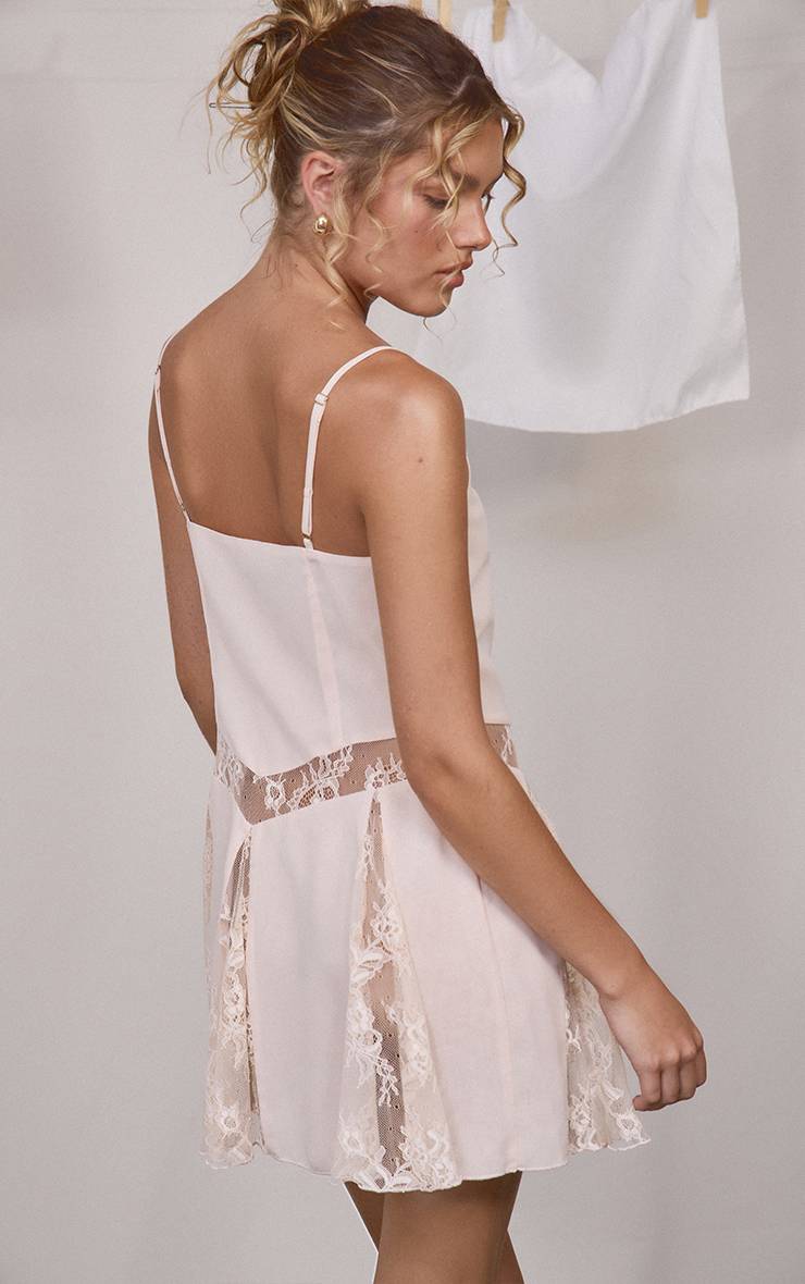 Rose Pâle Robe Droite À Bretelles Avec Détails En Dentelle