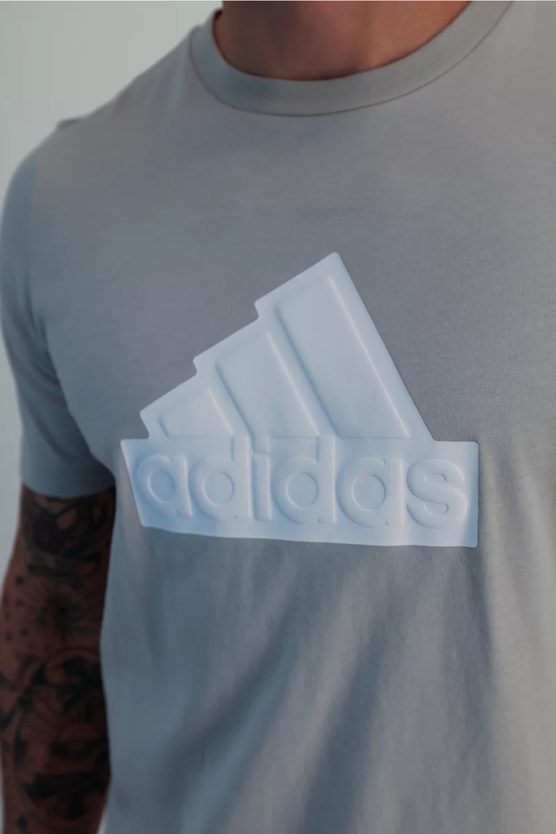 adidas Sportswear Future Icons Badge of Sport Herren T-Shirt