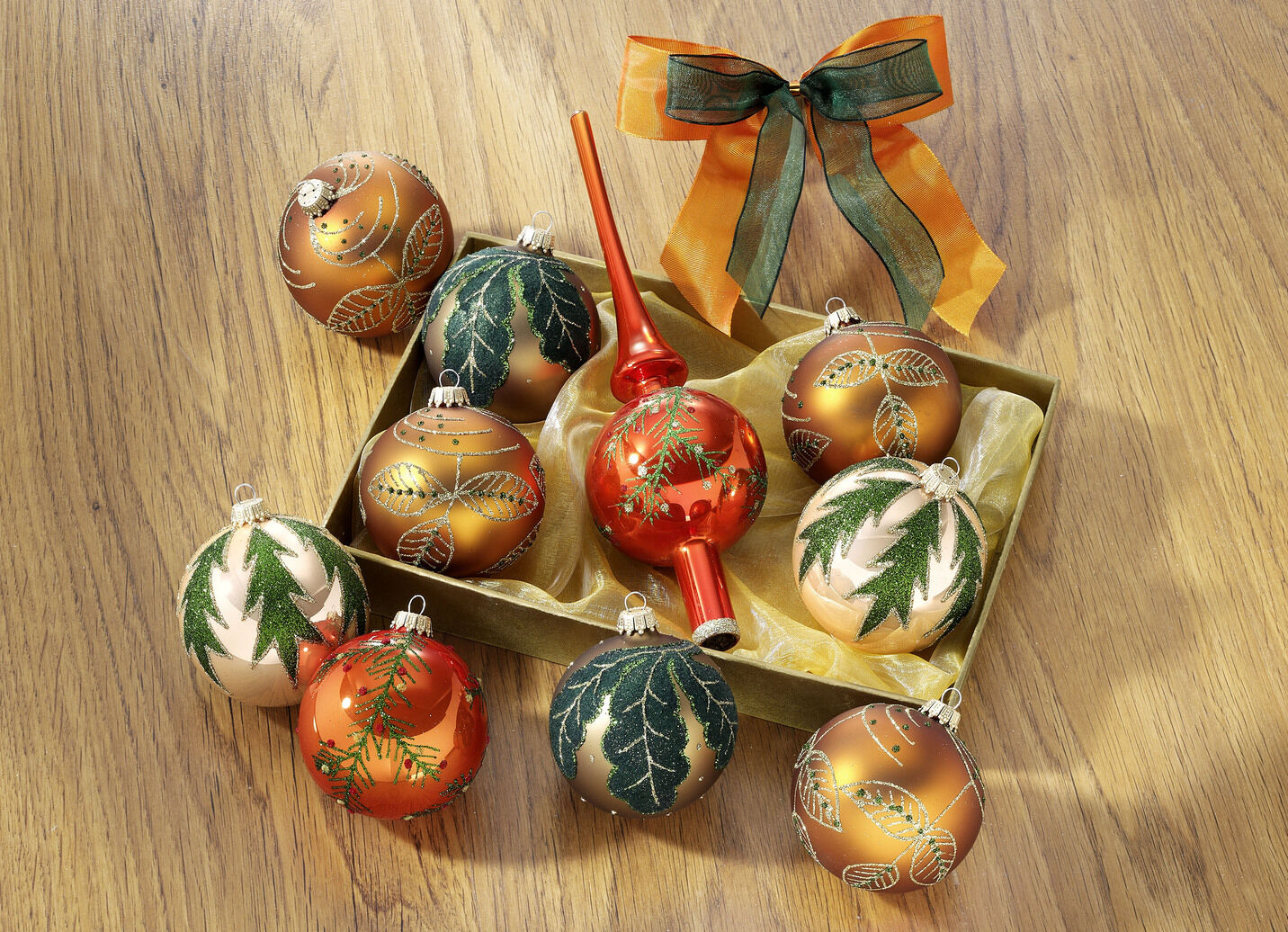 Festlicher Weihnachtsbaumschmuck