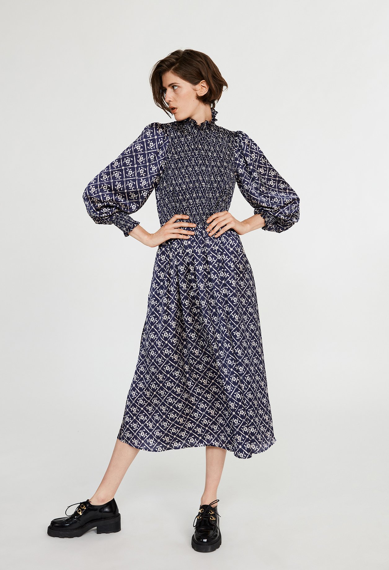 Robe &agrave; col montant