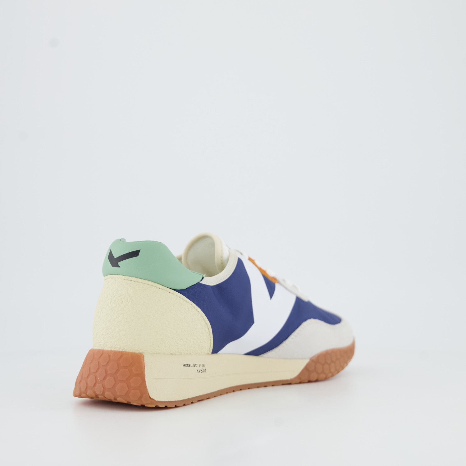 Keh-noo Sneaker