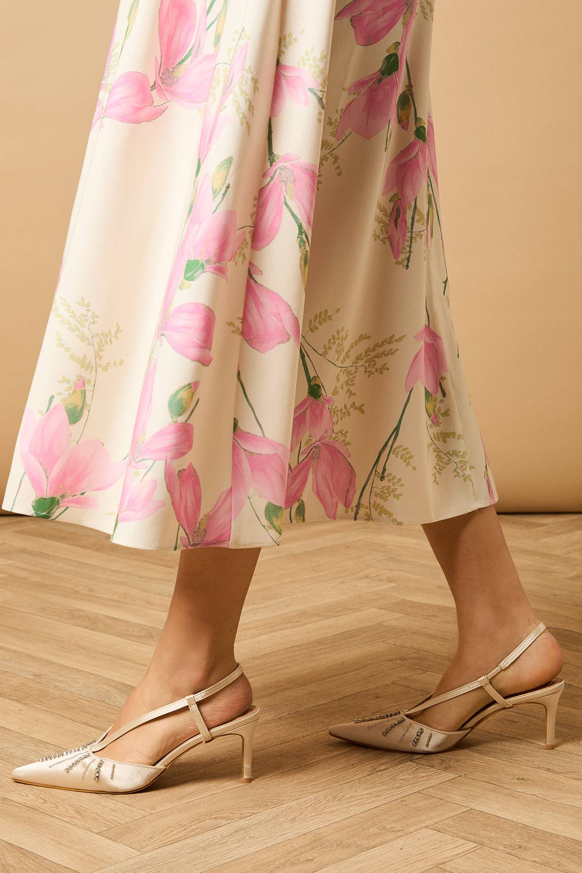 Oasis Escarpins Monica en Satin avec Strass et Bride Arrière à Talon Stiletto