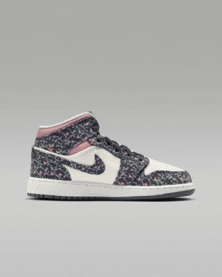 Air Jordan 1 Mid SE Older Kids' Shoes