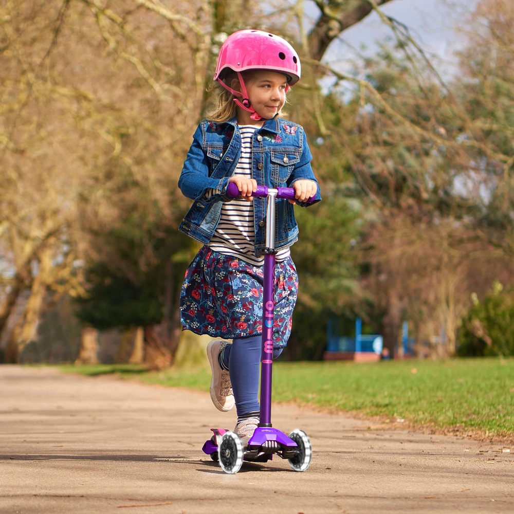 Maxi Micro Deluxe LED Lila Scooter